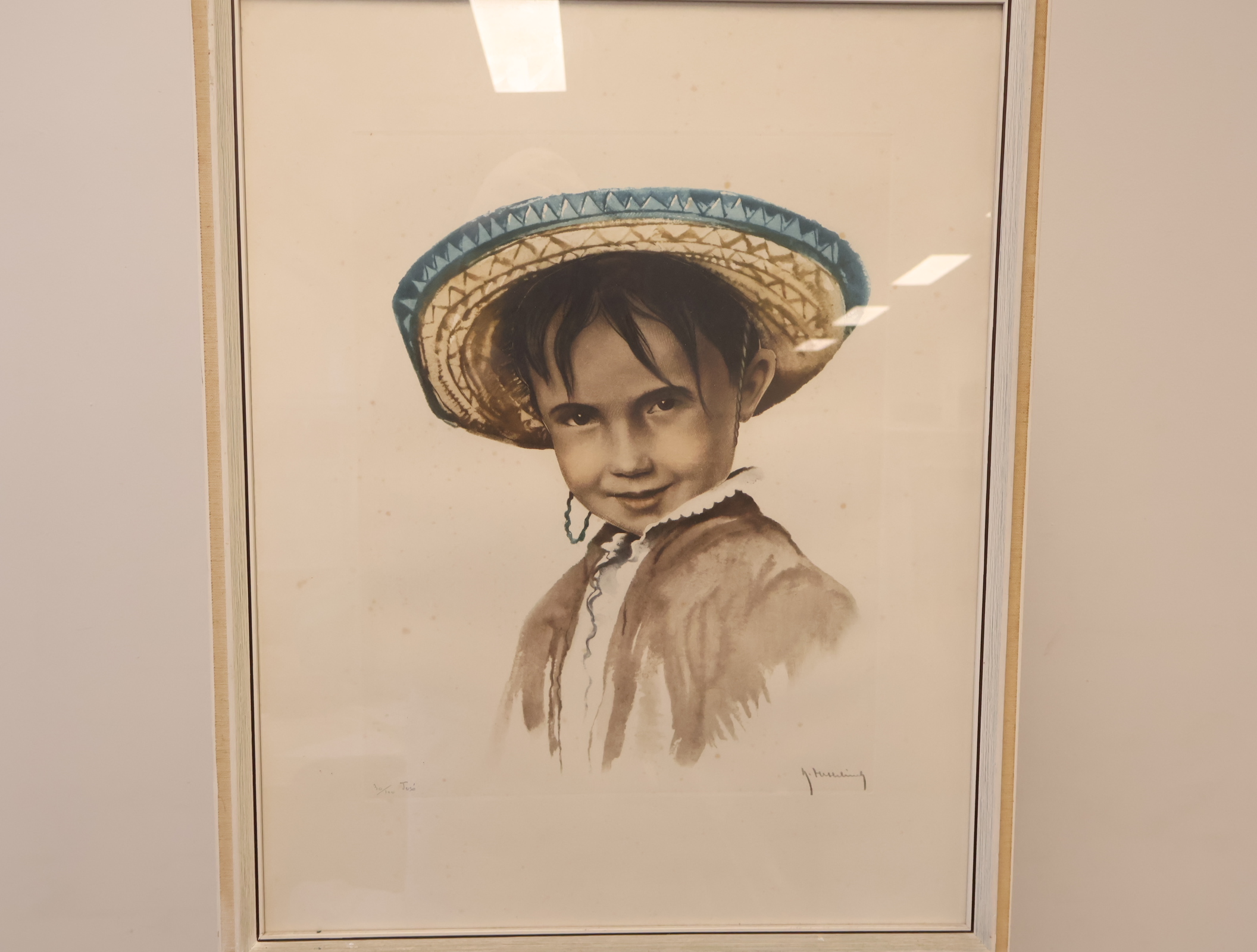 Ingelijste tekening van kind met strohoed – foto 3 – kavel bij GSD Auctions, Zoeterwoude