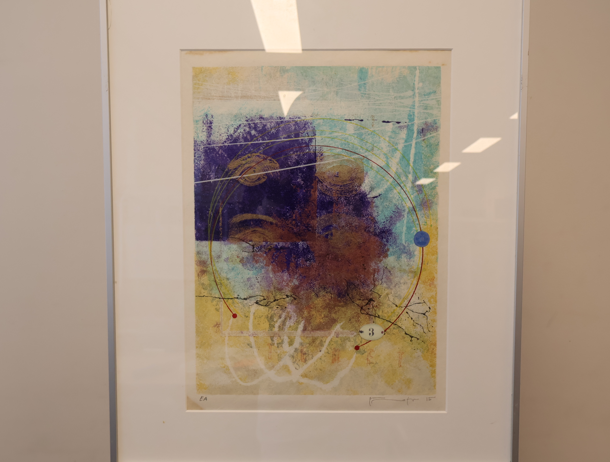 Abstract ingelijste kleurenlitho met cirkelmotief – foto 3 – kavel bij GSD Auctions, Zoeterwoude