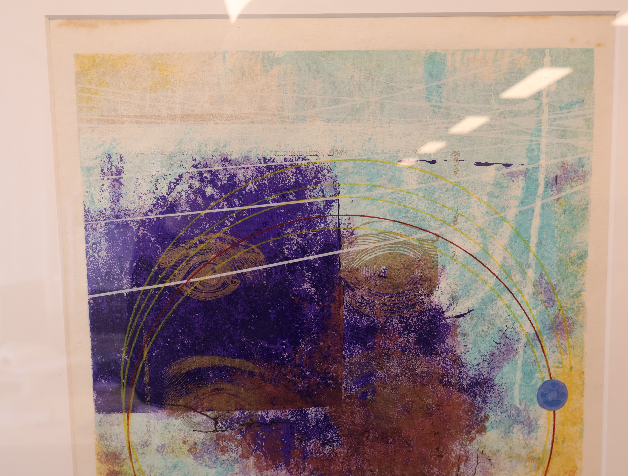 Abstract ingelijste kleurenlitho met cirkelmotief – foto 5 – kavel bij GSD Auctions, Zoeterwoude