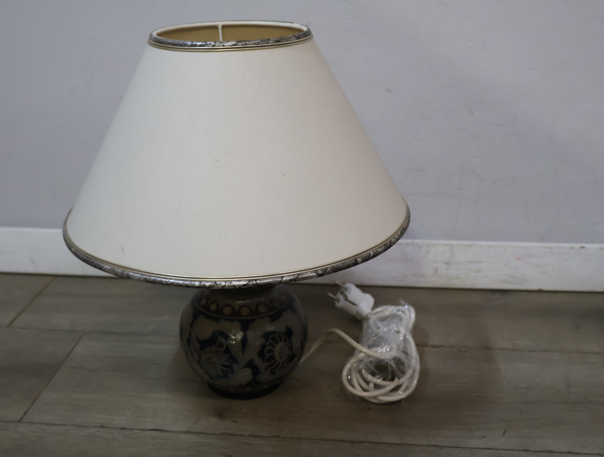 Tafellamp met keramische voet – foto 3 – kavel bij GSD Auctions, Zoeterwoude