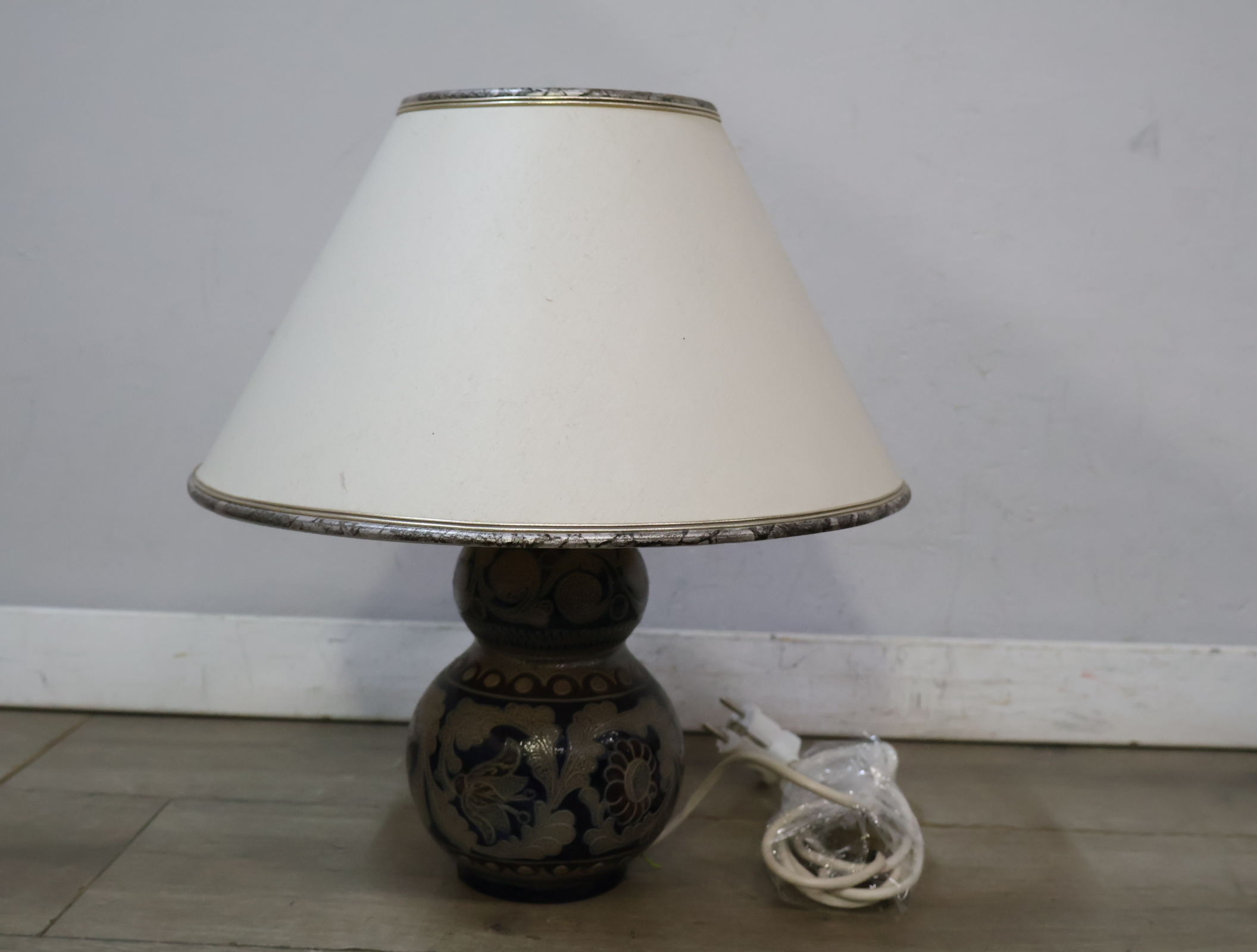 Tafellamp met keramische voet – foto 4 – kavel bij GSD Auctions, Zoeterwoude