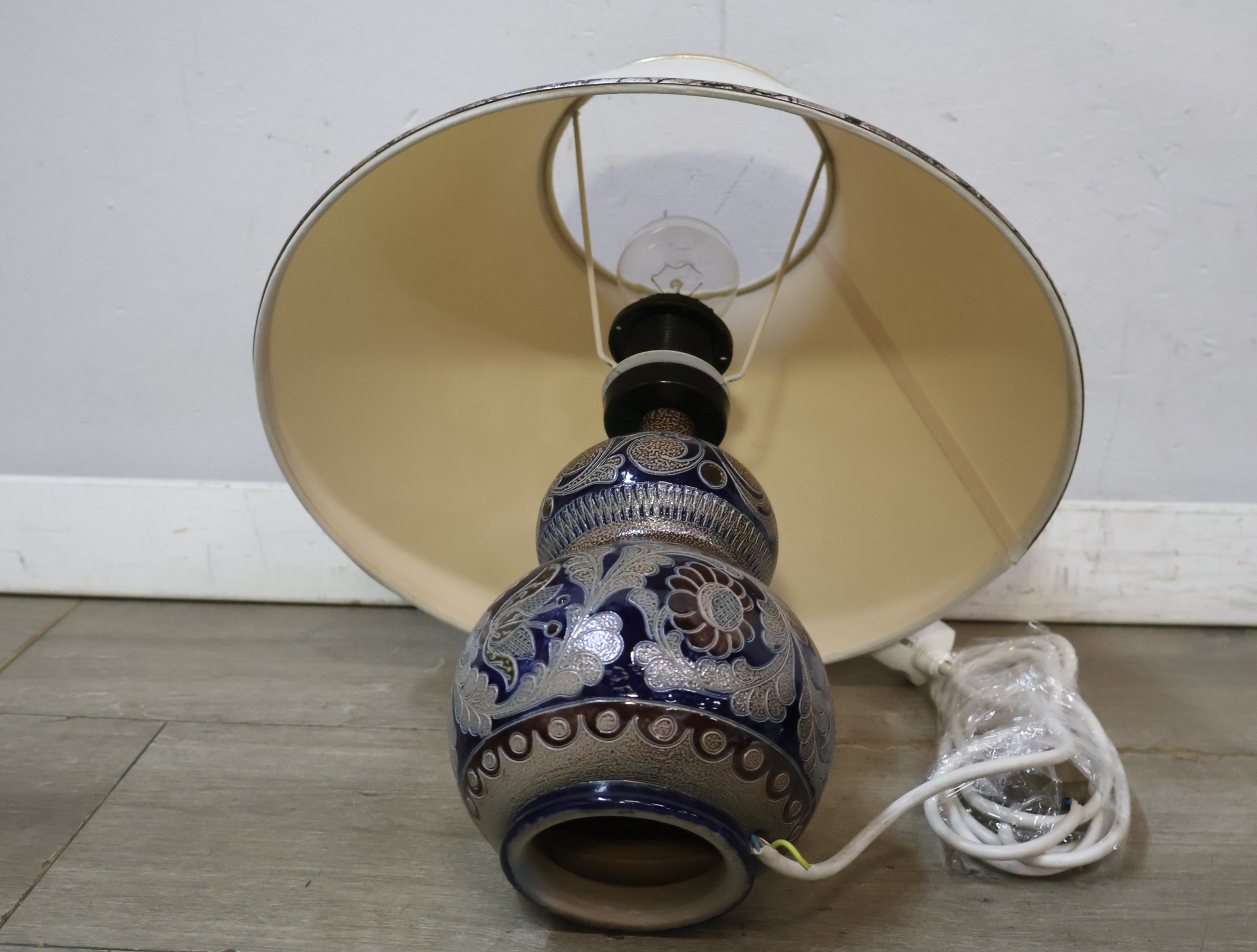 Tafellamp met keramische voet – foto 9 – kavel bij GSD Auctions, Zoeterwoude