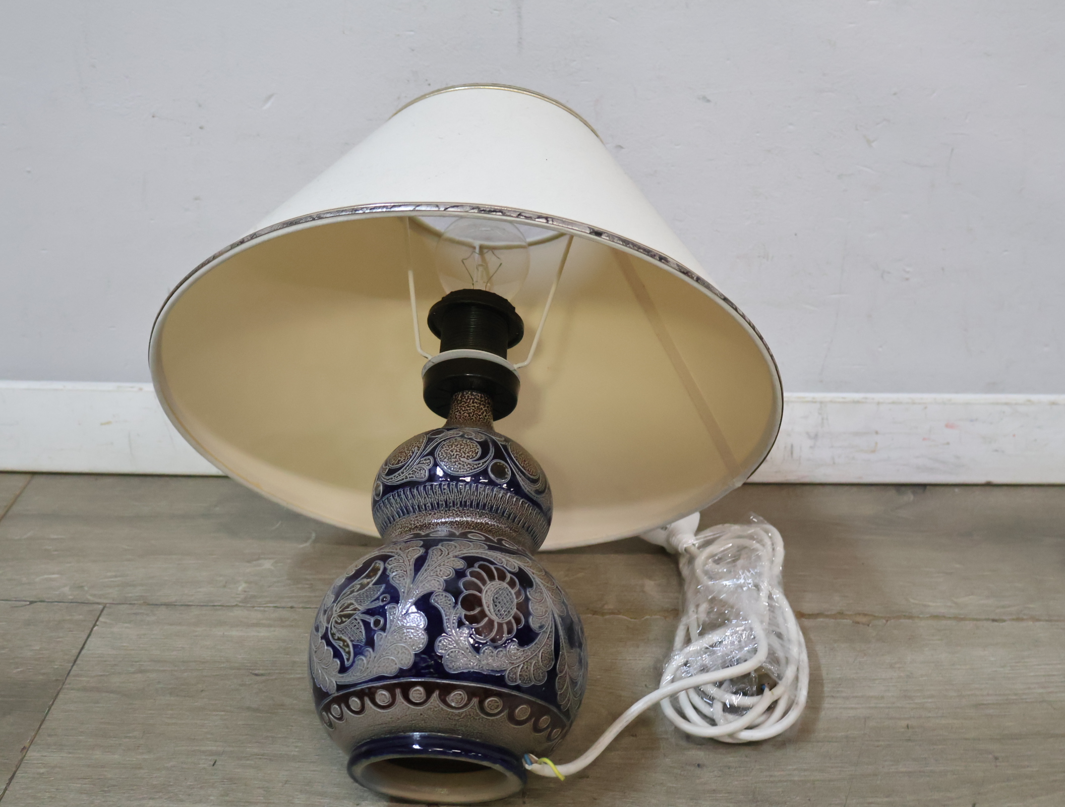 Tafellamp met keramische voet – foto 10 – kavel bij GSD Auctions, Zoeterwoude