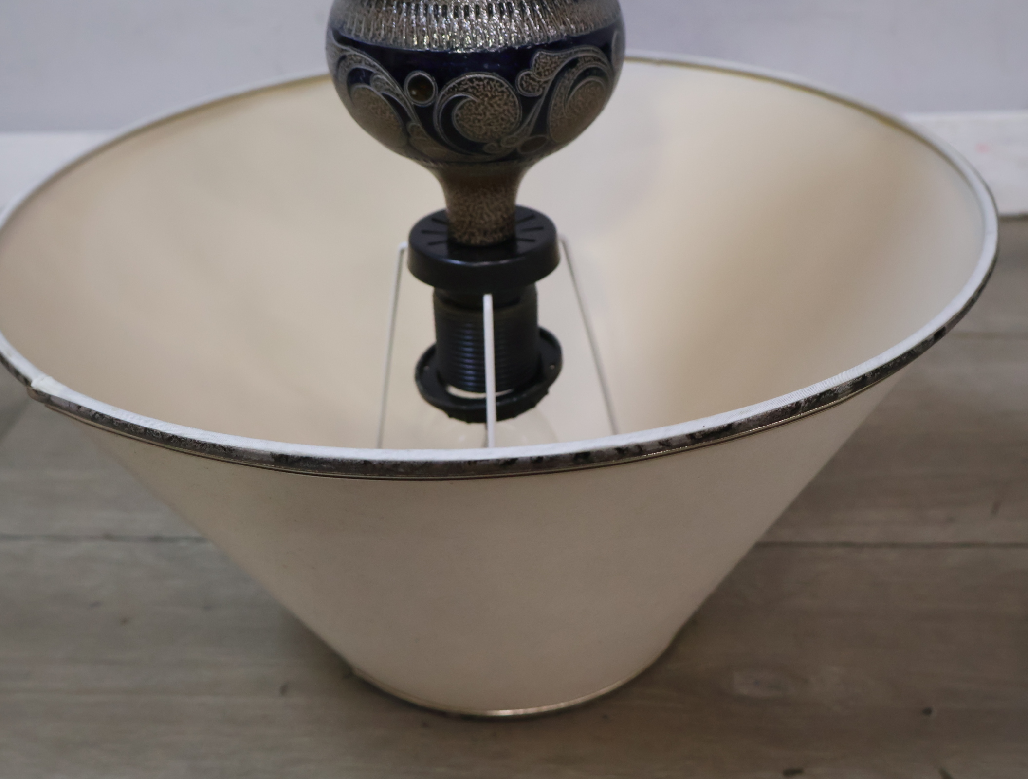 Tafellamp met keramische voet – foto 13 – kavel bij GSD Auctions, Zoeterwoude