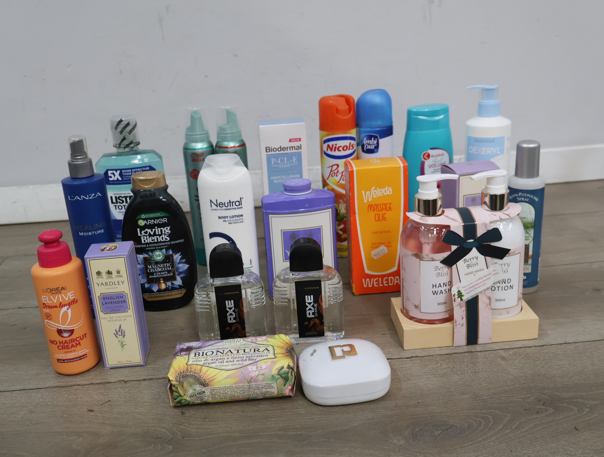 Diverse verzorgings-en schoonheidsproducten – foto 3 – kavel bij GSD Auctions, Zoeterwoude