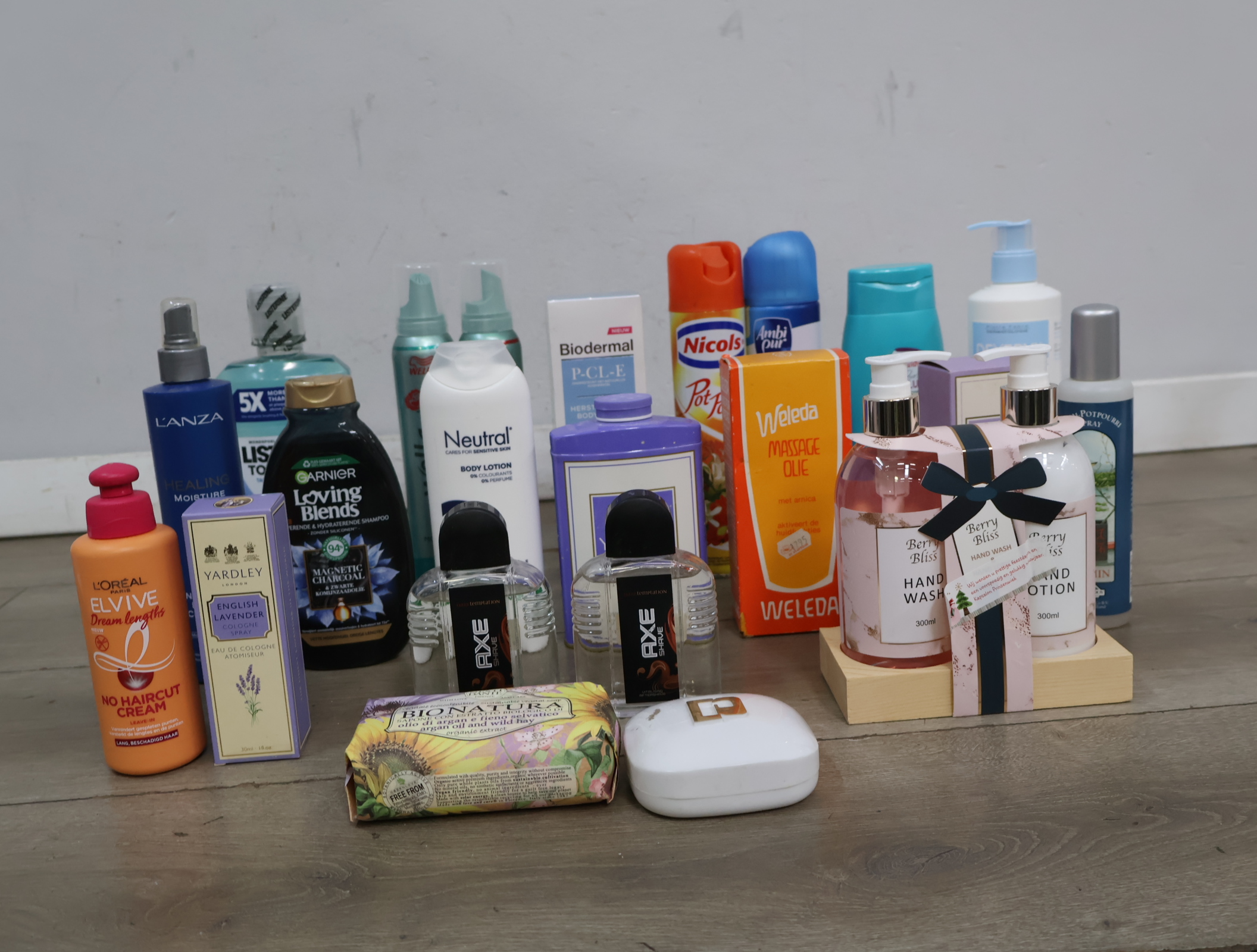 Diverse verzorgings-en schoonheidsproducten – foto 4 – kavel bij GSD Auctions, Zoeterwoude