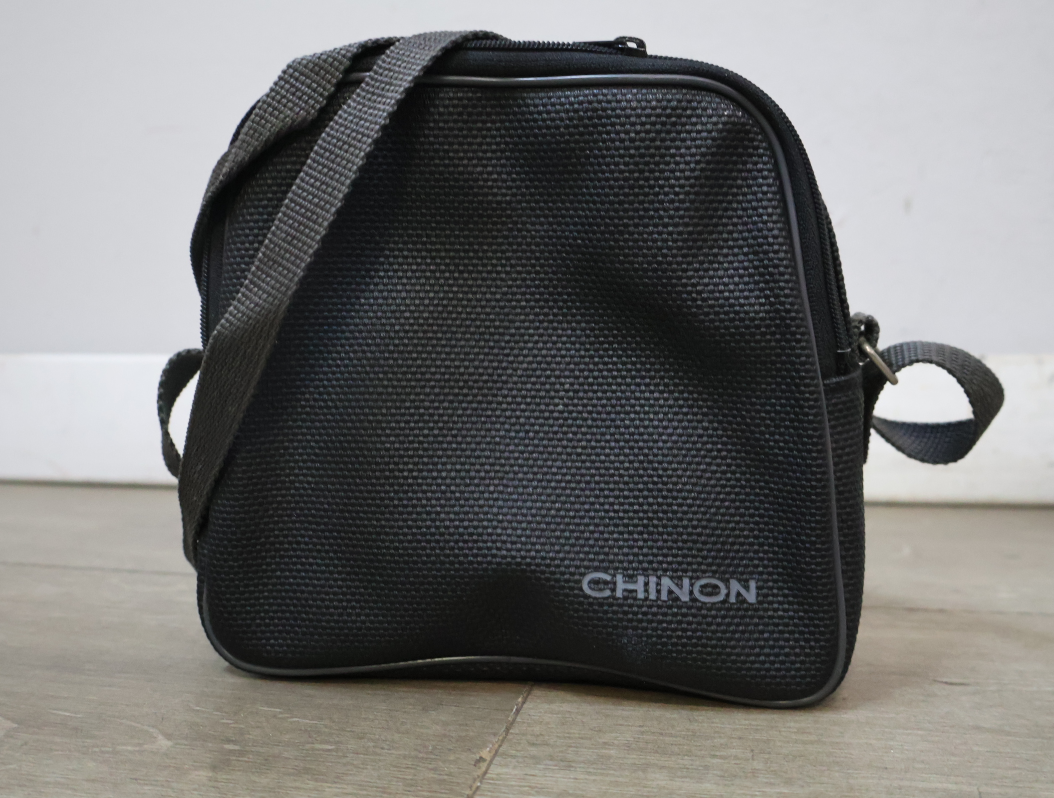 Chinon verrekijker met draagtas – foto 12 – kavel bij GSD Auctions, Zoeterwoude