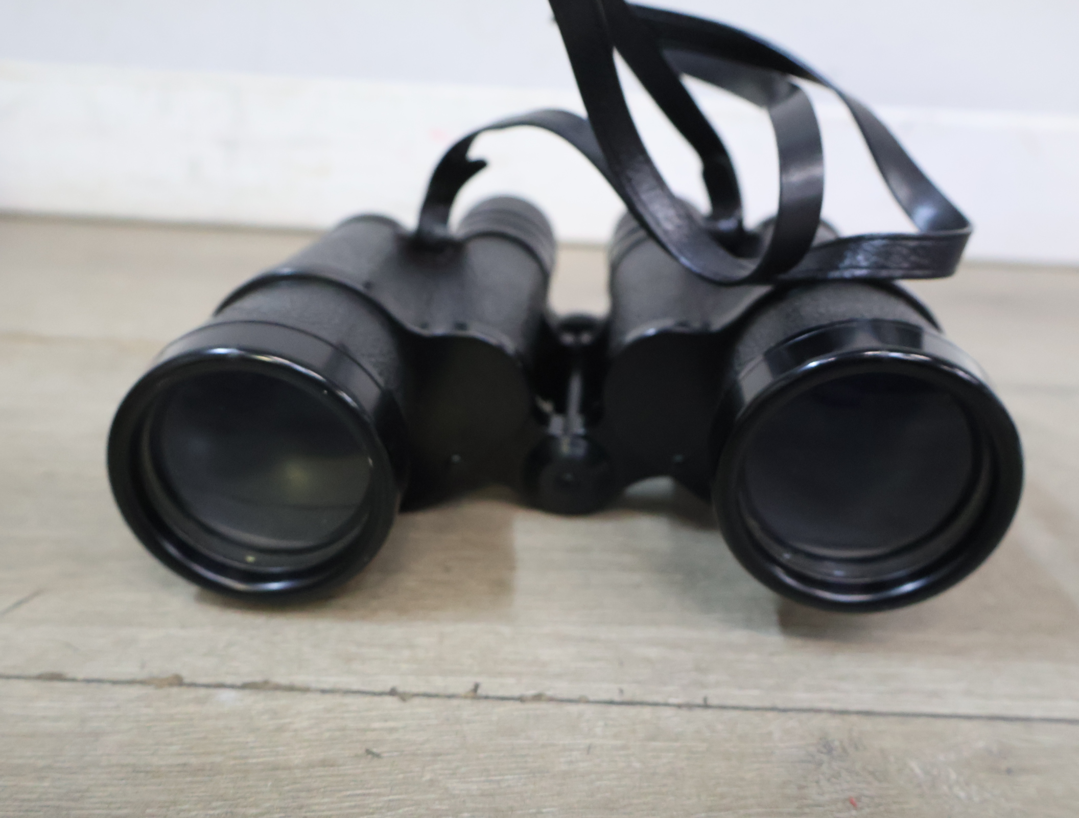 Revue verrekijker met leren tas – foto 13 – kavel bij GSD Auctions, Zoeterwoude