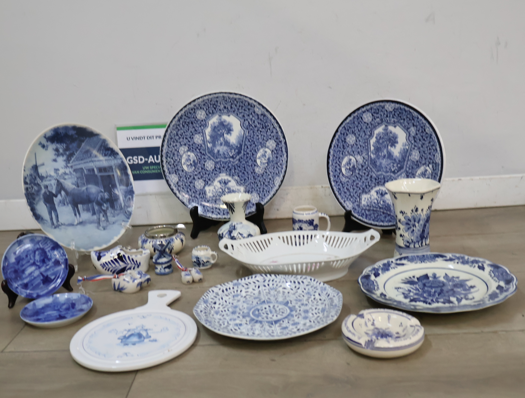 Verzameling Blauw-Wit (Delfts) Aardewerk – foto 4 – kavel bij GSD Auctions, Zoeterwoude