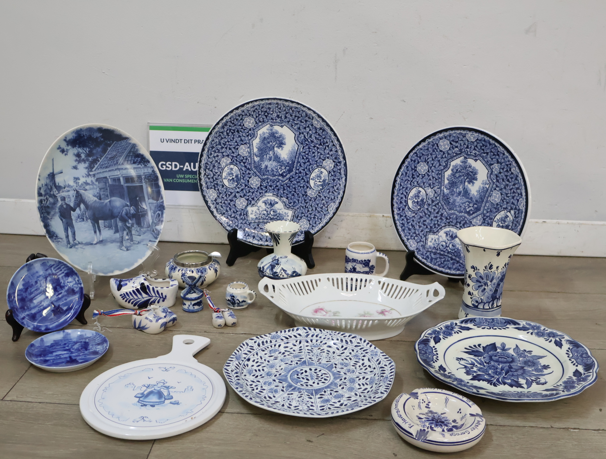 Verzameling Blauw-Wit (Delfts) Aardewerk – foto 5 – kavel bij GSD Auctions, Zoeterwoude