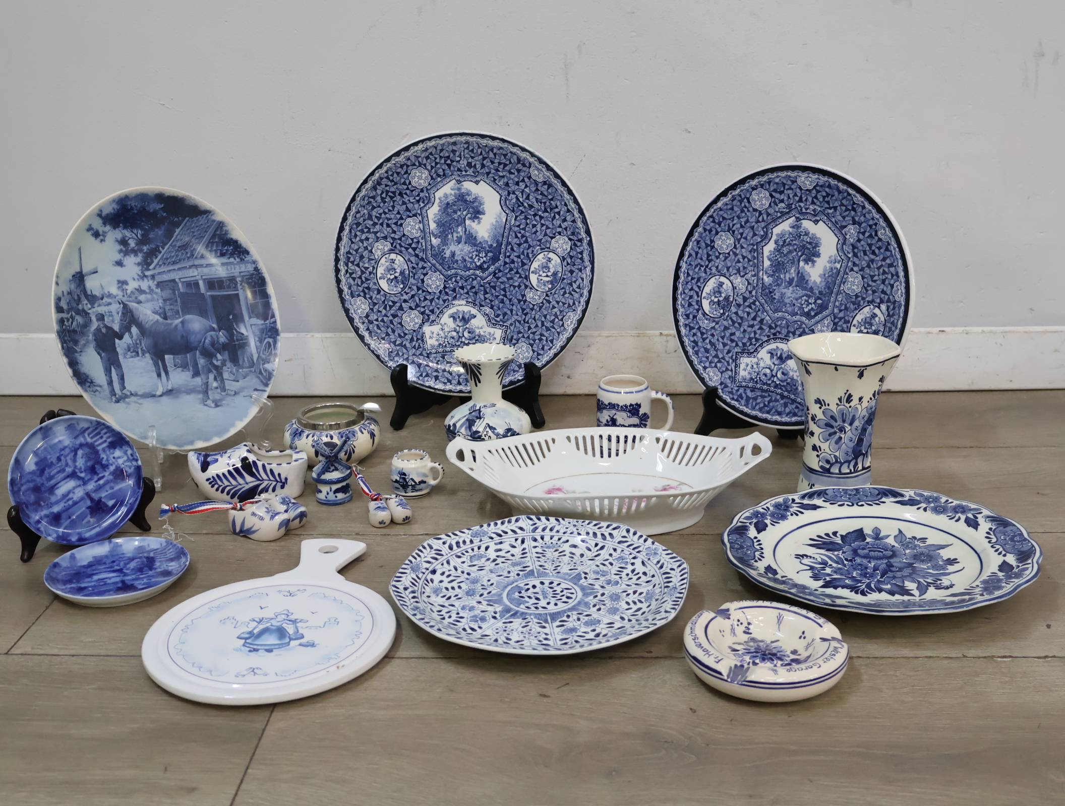 Verzameling Blauw-Wit (Delfts) Aardewerk – foto 6 – kavel bij GSD Auctions, Zoeterwoude