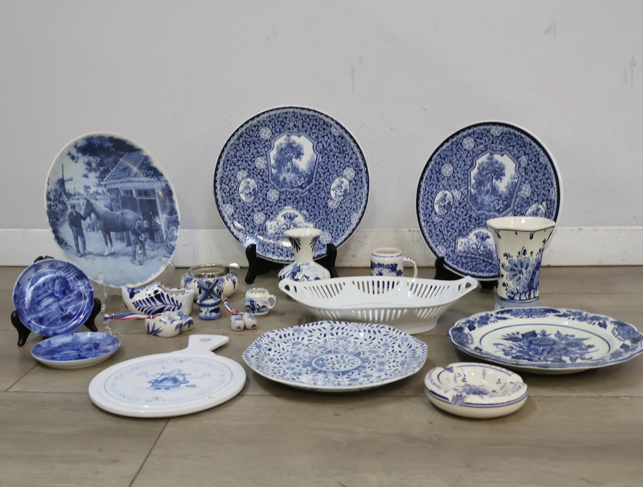 Verzameling Blauw-Wit (Delfts) Aardewerk – foto 7 – kavel bij GSD Auctions, Zoeterwoude