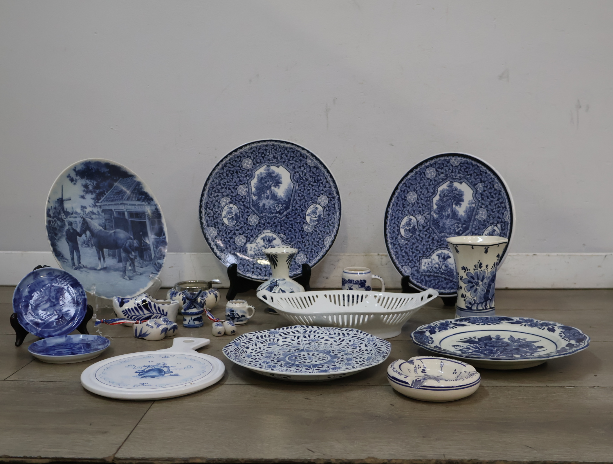 Verzameling Blauw-Wit (Delfts) Aardewerk – foto 8 – kavel bij GSD Auctions, Zoeterwoude