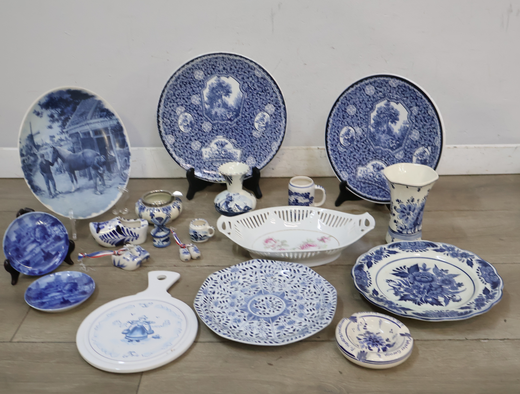 Verzameling Blauw-Wit (Delfts) Aardewerk – foto 10 – kavel bij GSD Auctions, Zoeterwoude