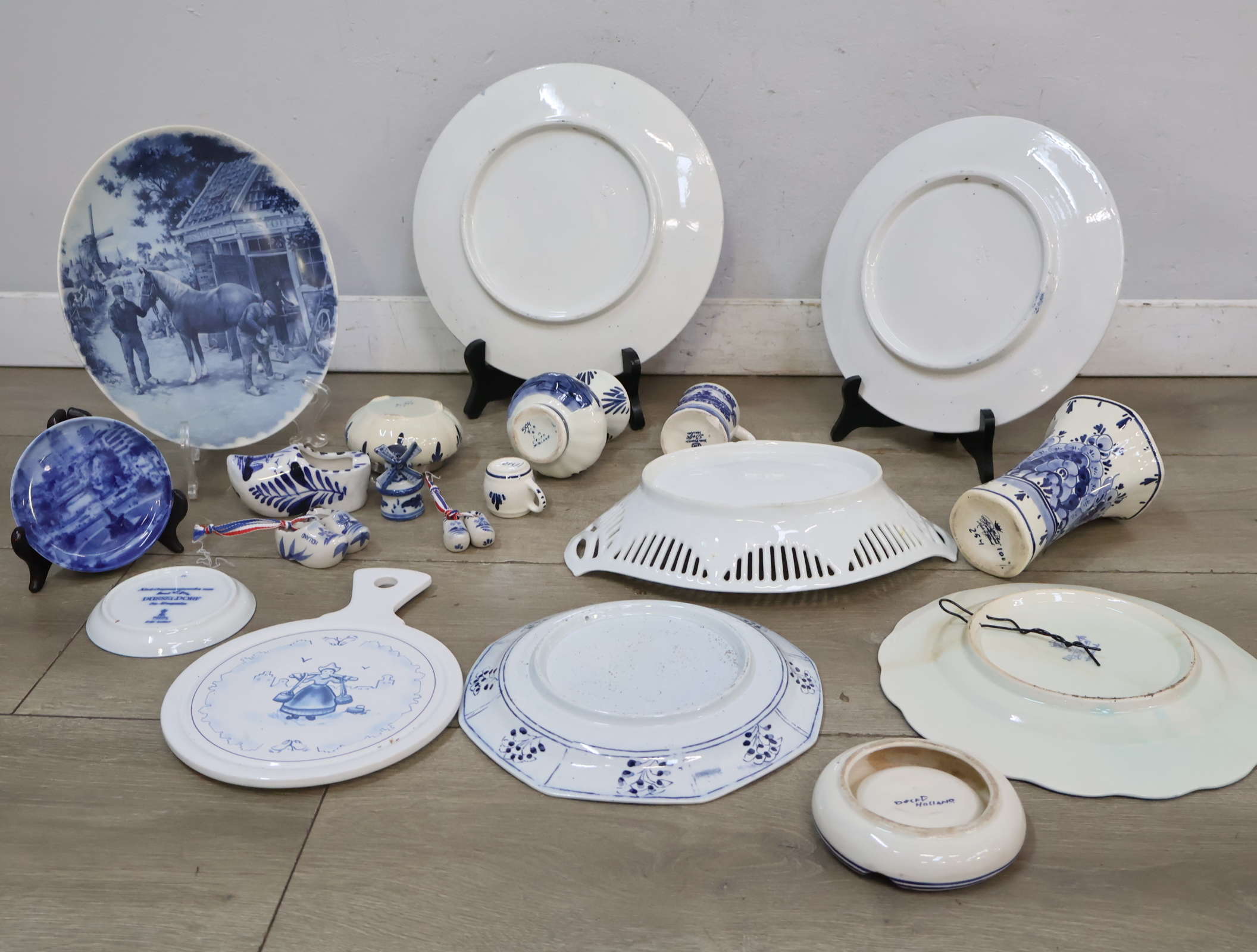 Verzameling Blauw-Wit (Delfts) Aardewerk – foto 17 – kavel bij GSD Auctions, Zoeterwoude