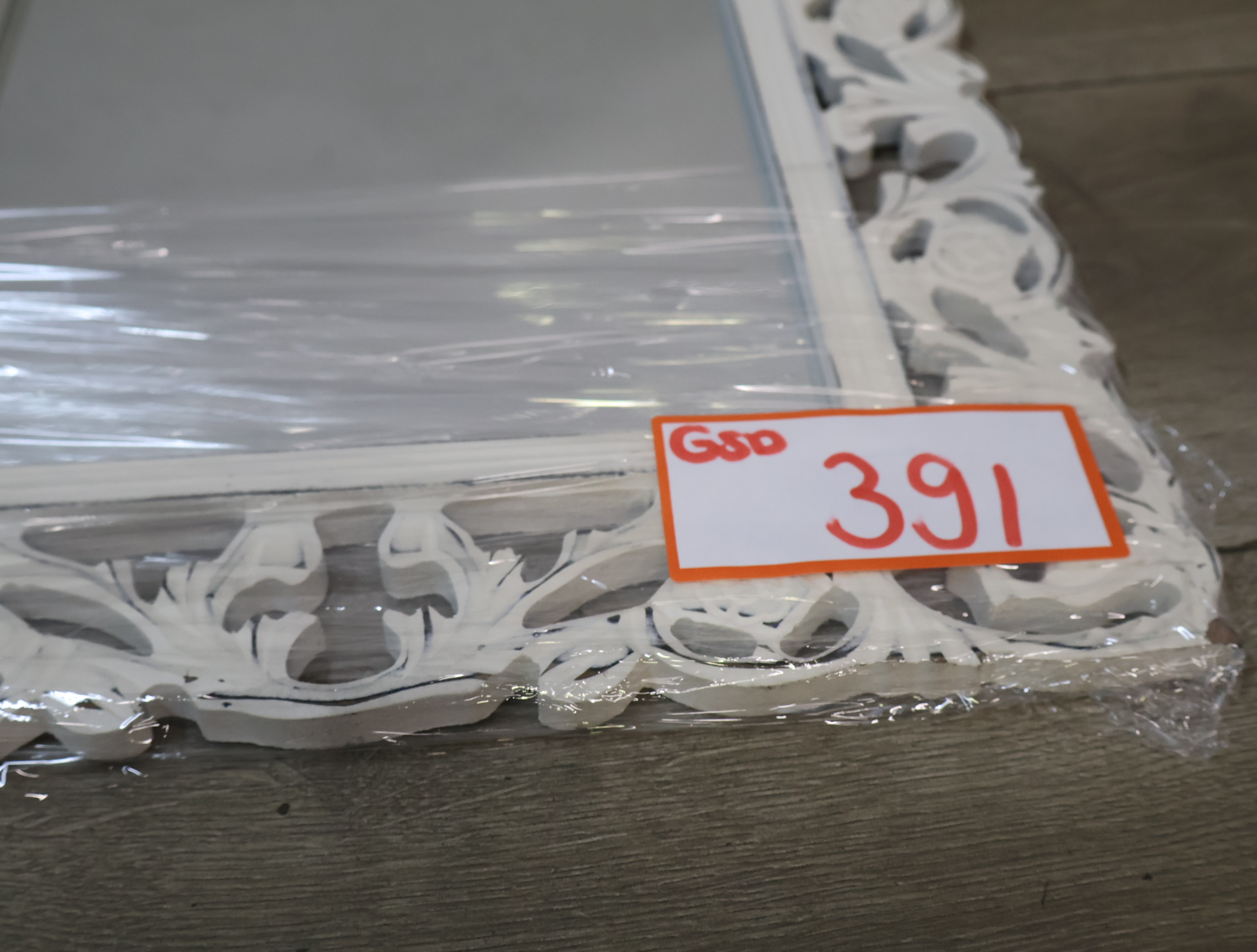 Witte houten spiegel met brocante lijst – foto 20 – kavel bij GSD Auctions, Zoeterwoude