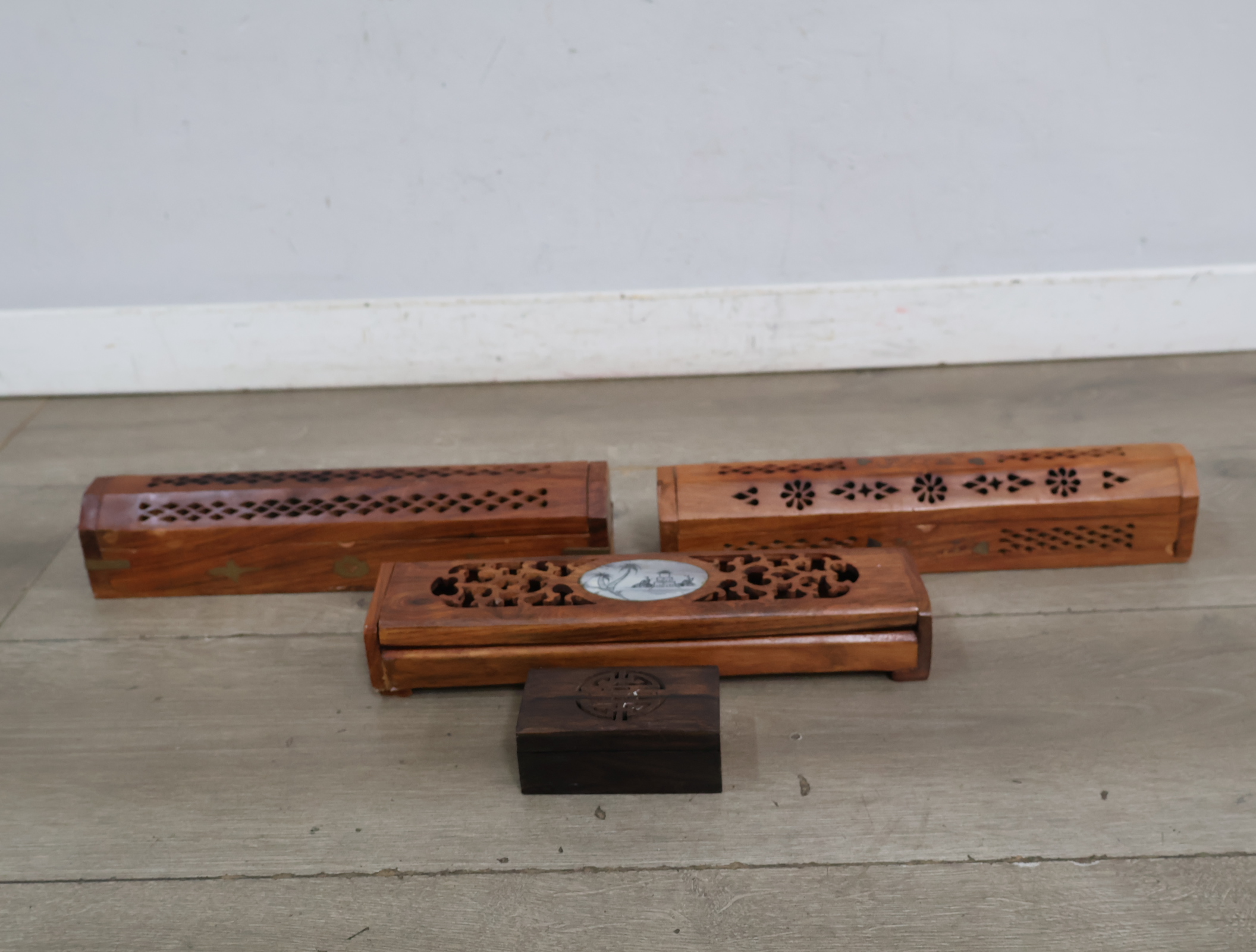 Set van 4 geurkaarsendoosjes – foto 2 – kavel bij GSD Auctions, Zoeterwoude
