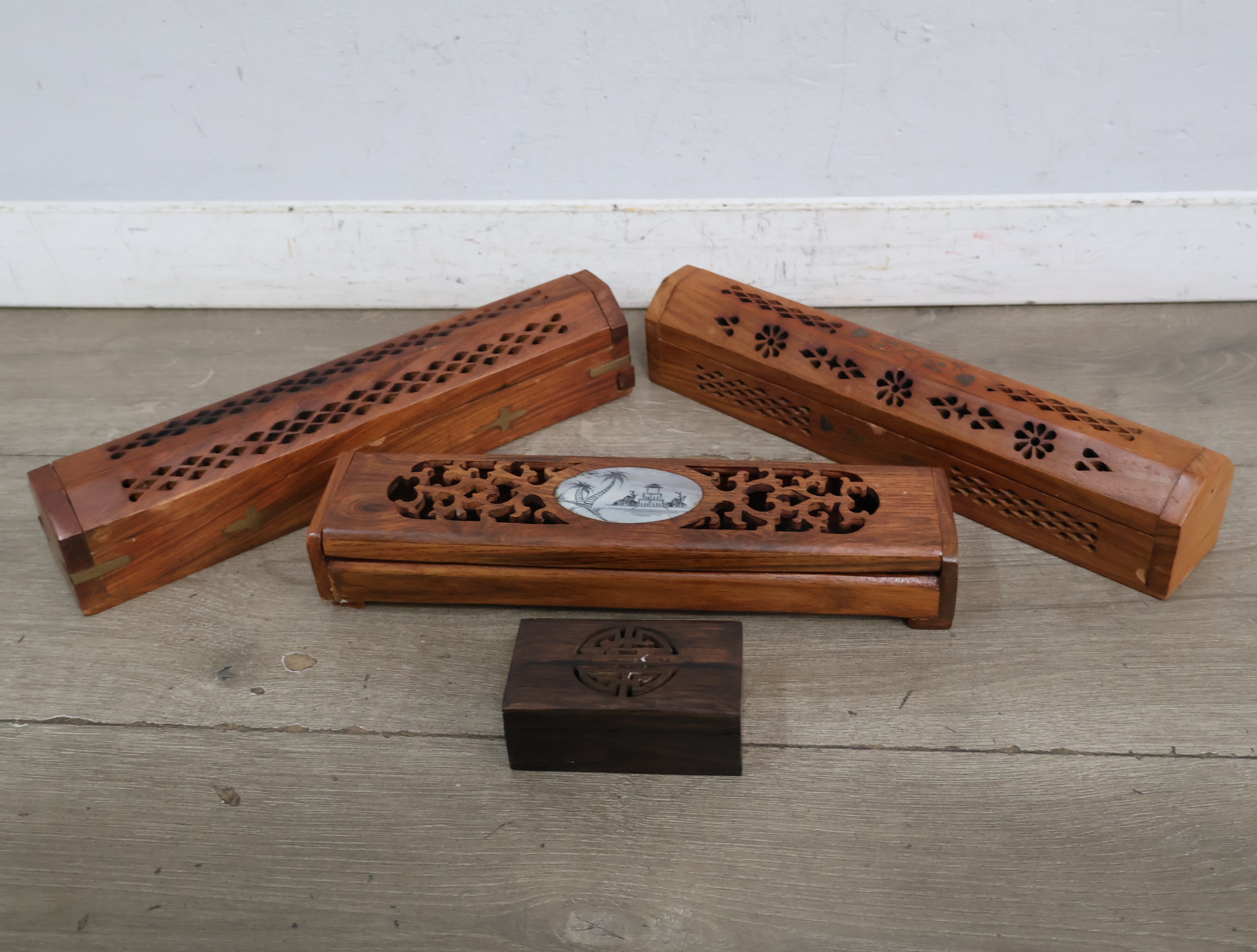Set van 4 geurkaarsendoosjes – foto 3 – kavel bij GSD Auctions, Zoeterwoude