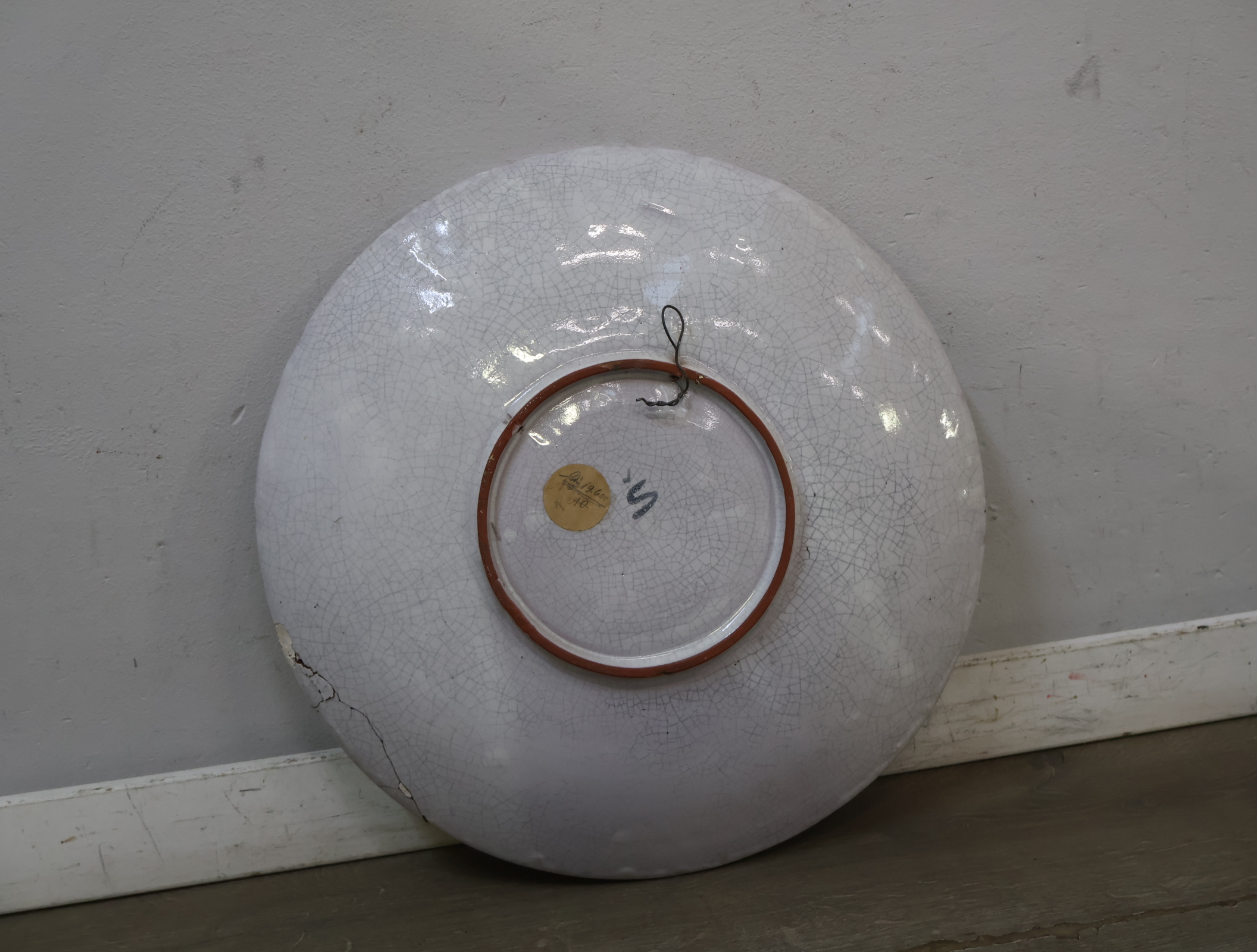 Decoratief sierbord met zwart-wit patroon – foto 10 – kavel bij GSD Auctions, Zoeterwoude