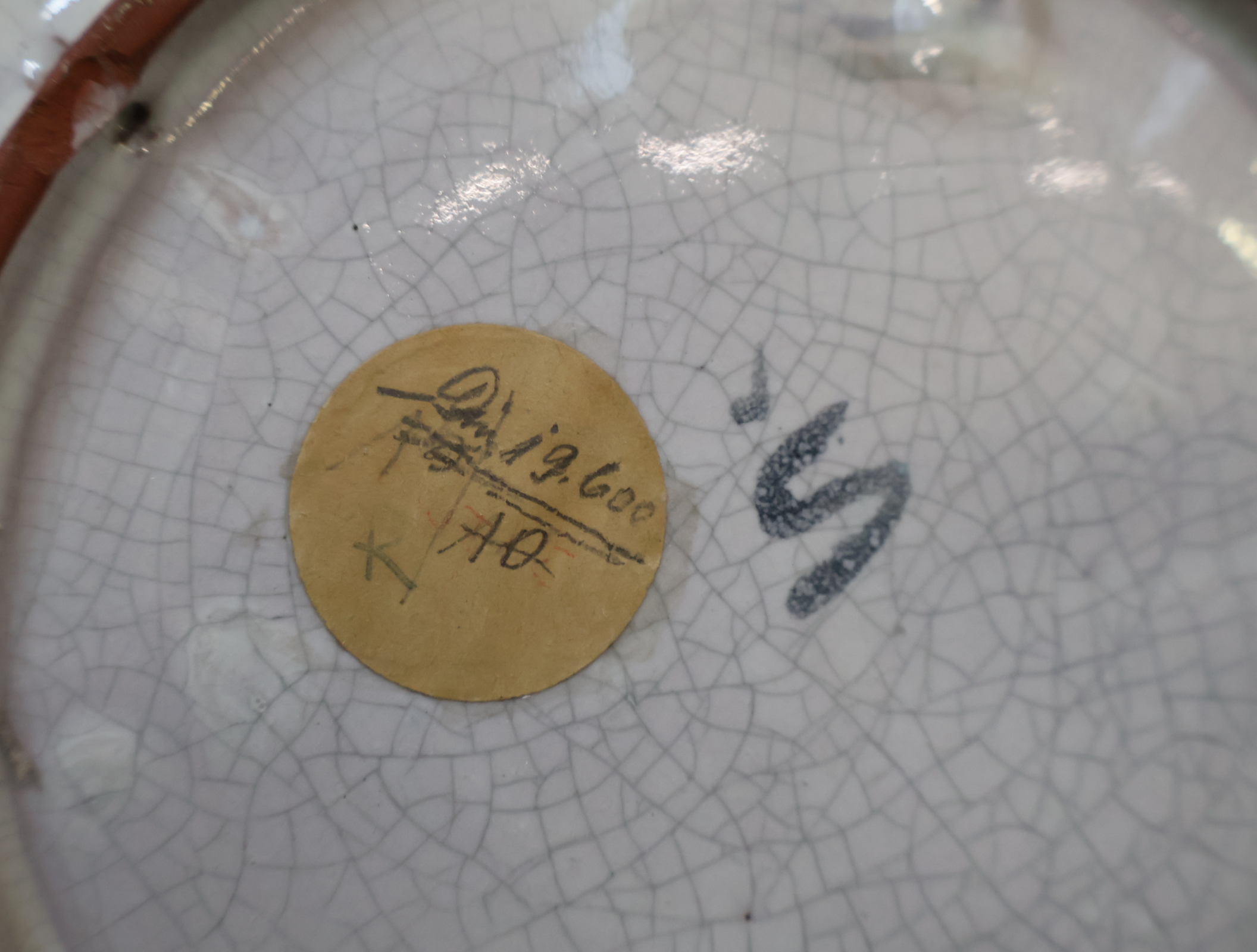 Decoratief sierbord met zwart-wit patroon – foto 11 – kavel bij GSD Auctions, Zoeterwoude