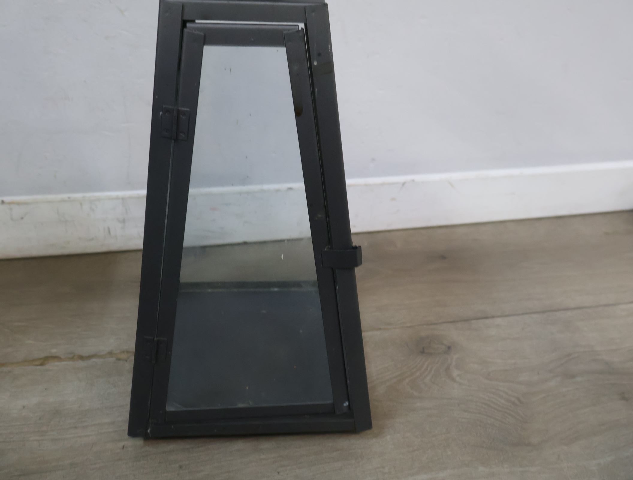 Set van twee windlichten – foto 13 – kavel bij GSD Auctions, Zoeterwoude