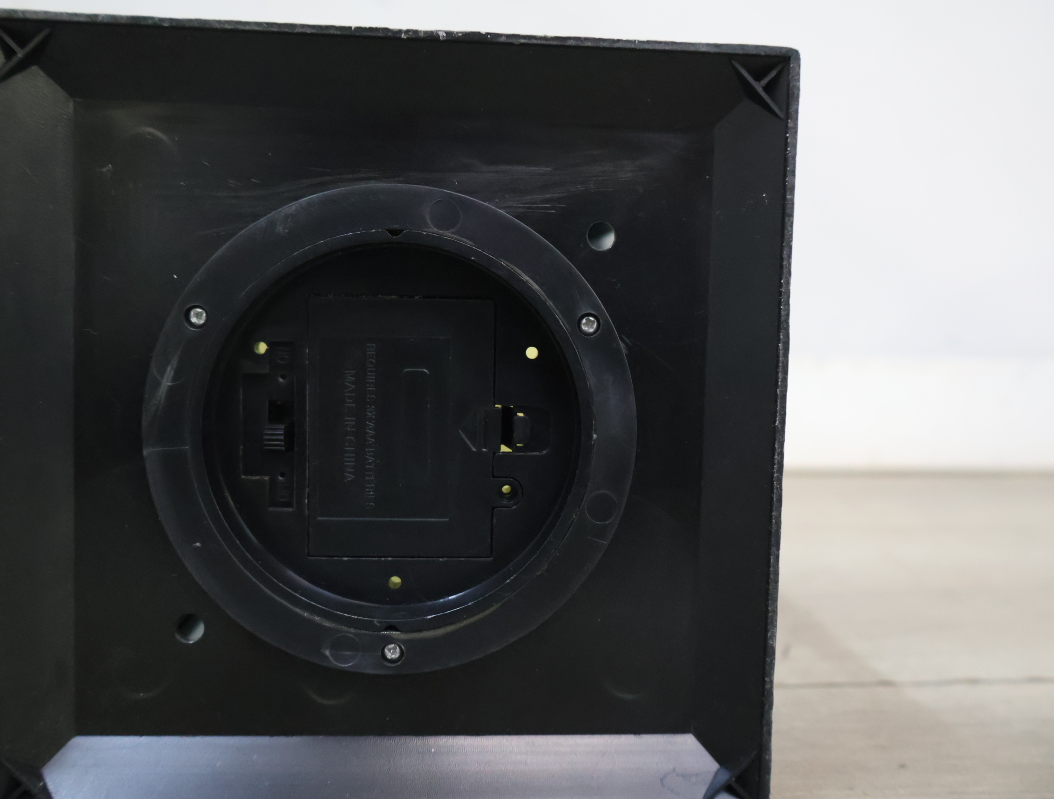 Set van 2 zwarte metalen lantaarns met LED-kaars – foto 9 – kavel bij GSD Auctions, Zoeterwoude
