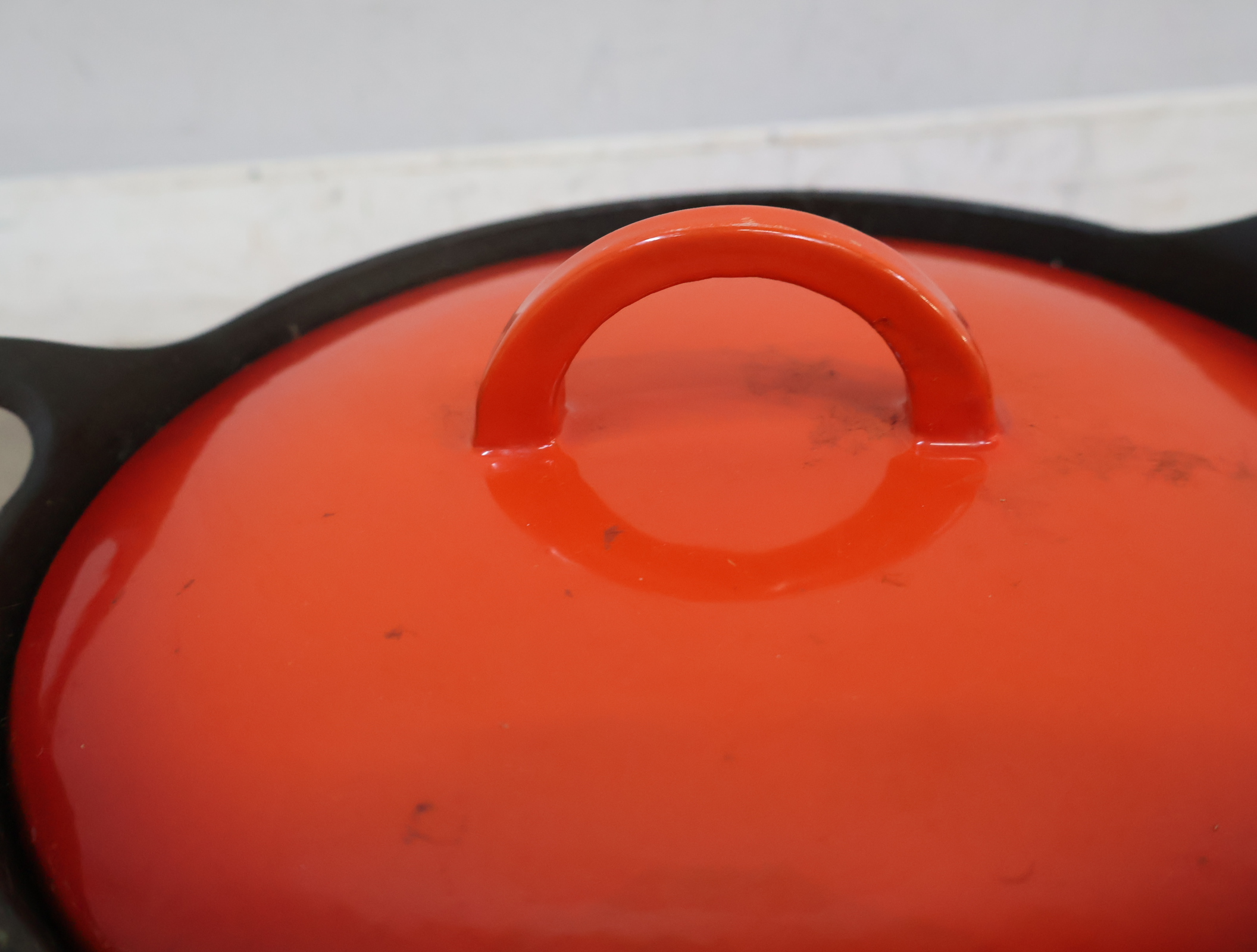 Gietijzeren braadpan met deksel – foto 7 – kavel bij GSD Auctions, Zoeterwoude