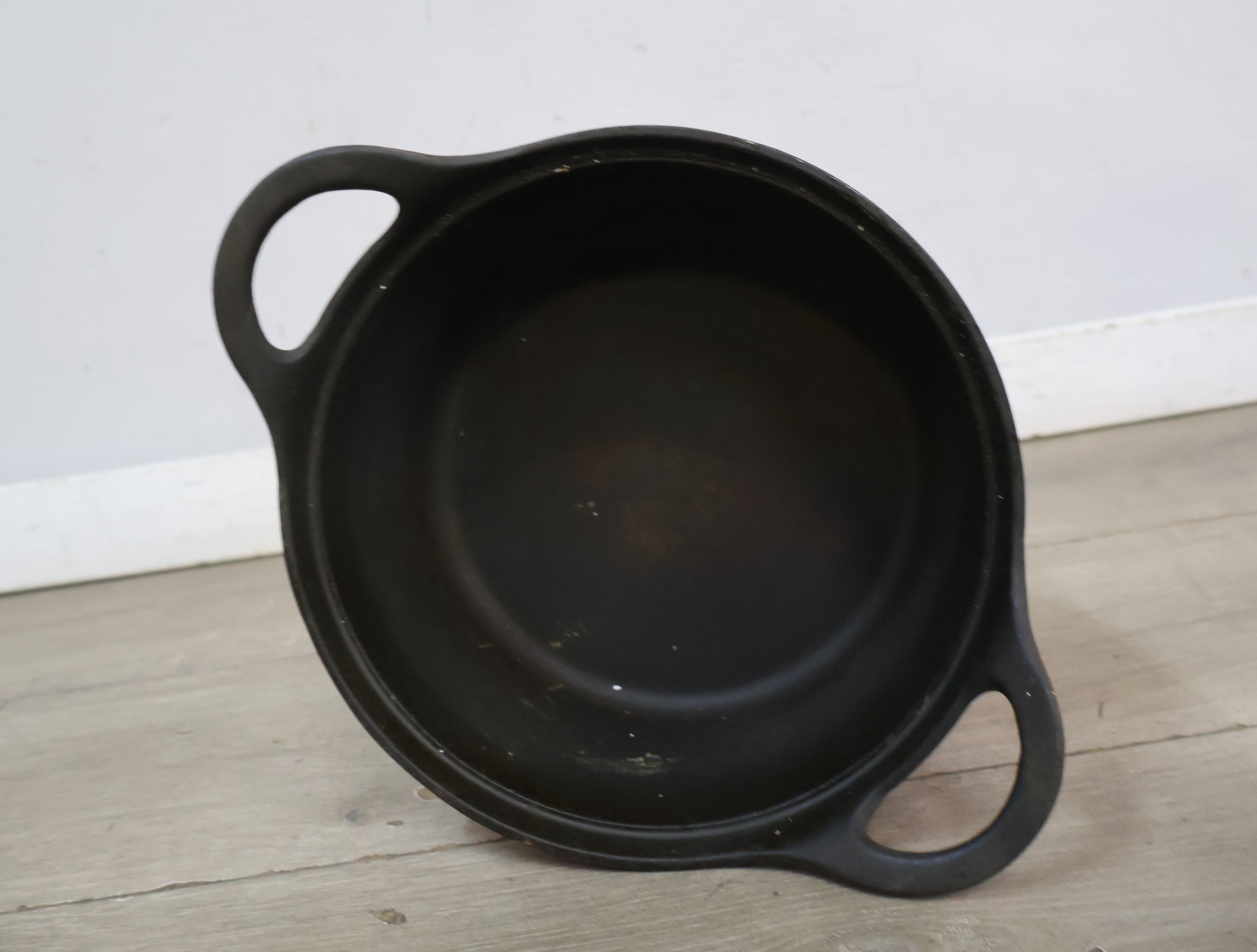 Gietijzeren braadpan met deksel – foto 13 – kavel bij GSD Auctions, Zoeterwoude