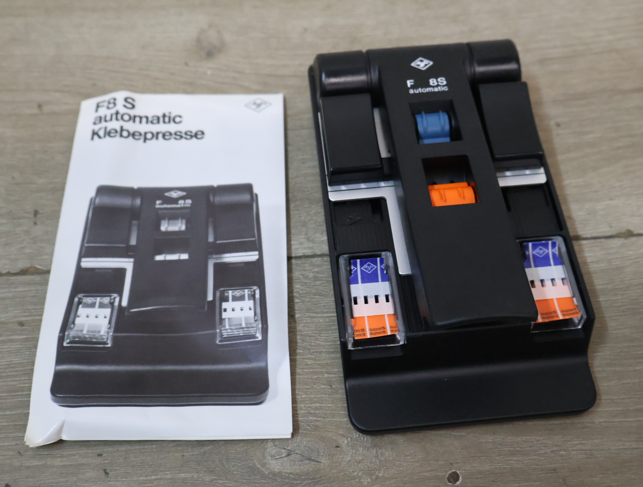 F8 S automatic Klebepresse lijmpers – foto 3 – kavel bij GSD Auctions, Zoeterwoude