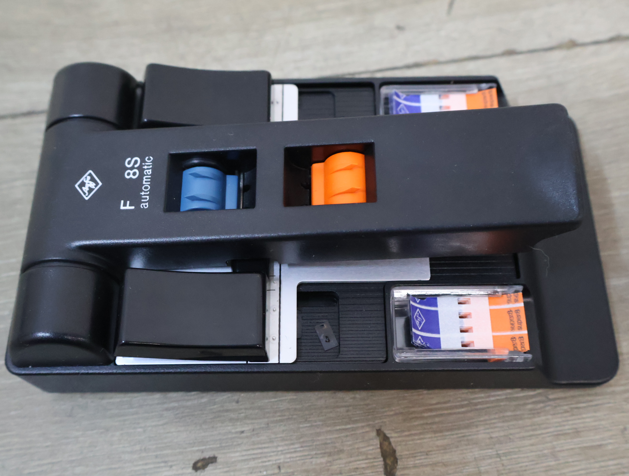 F8 S automatic Klebepresse lijmpers – foto 4 – kavel bij GSD Auctions, Zoeterwoude