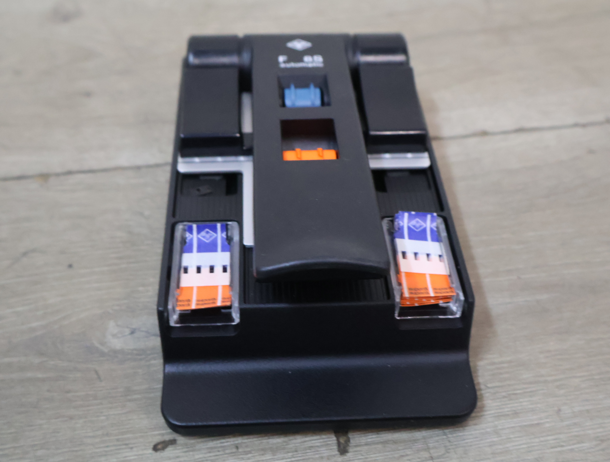 F8 S automatic Klebepresse lijmpers – foto 5 – kavel bij GSD Auctions, Zoeterwoude