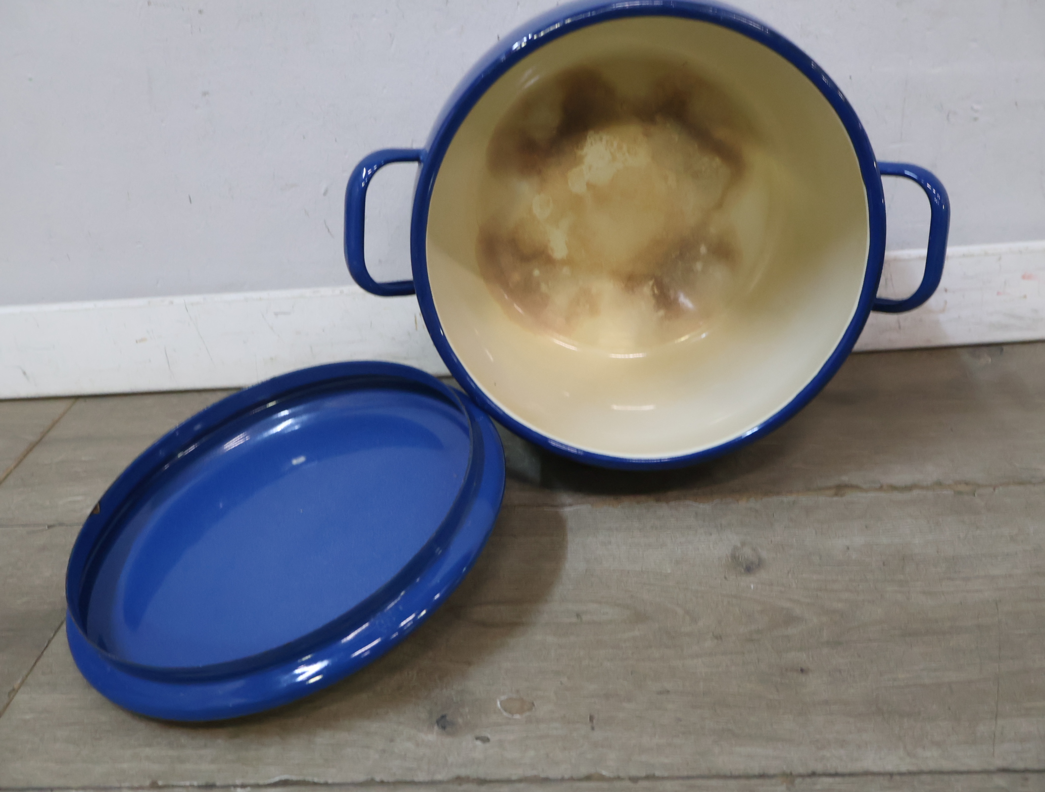Blauwe geëmailleerde braadpan – foto 10 – kavel bij GSD Auctions, Zoeterwoude