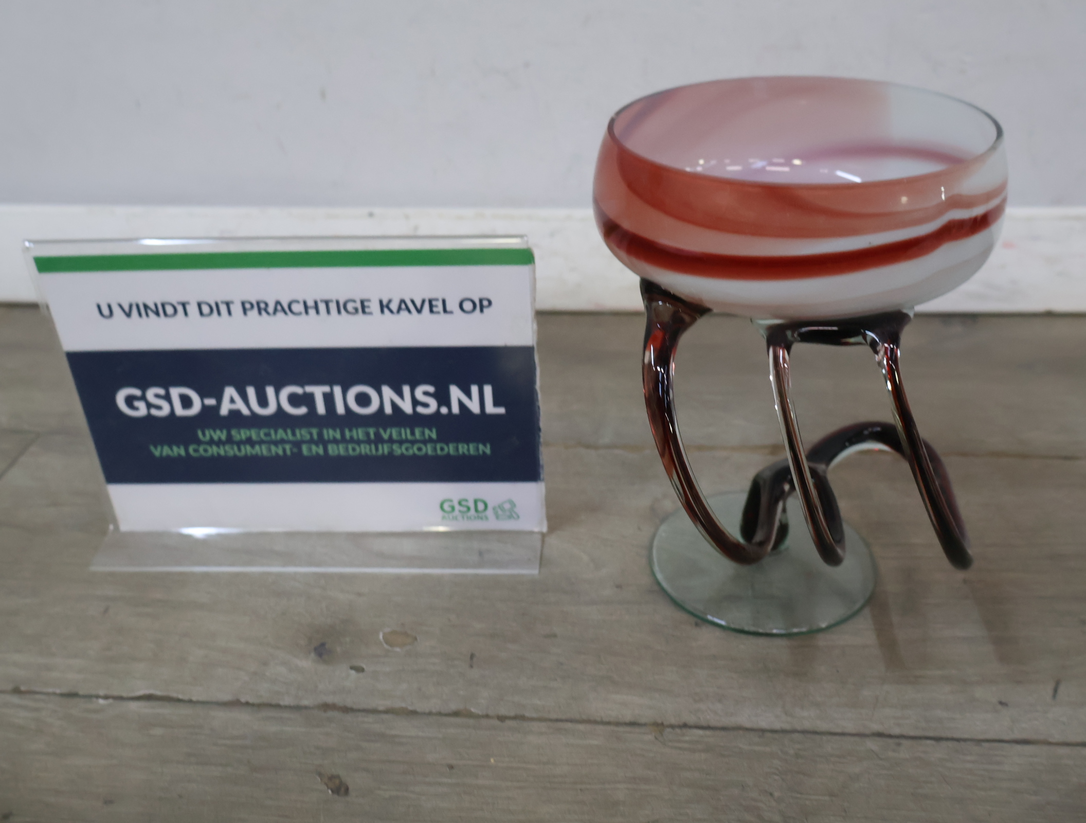 Glazen design vaas – foto 2 – kavel bij GSD Auctions, Zoeterwoude