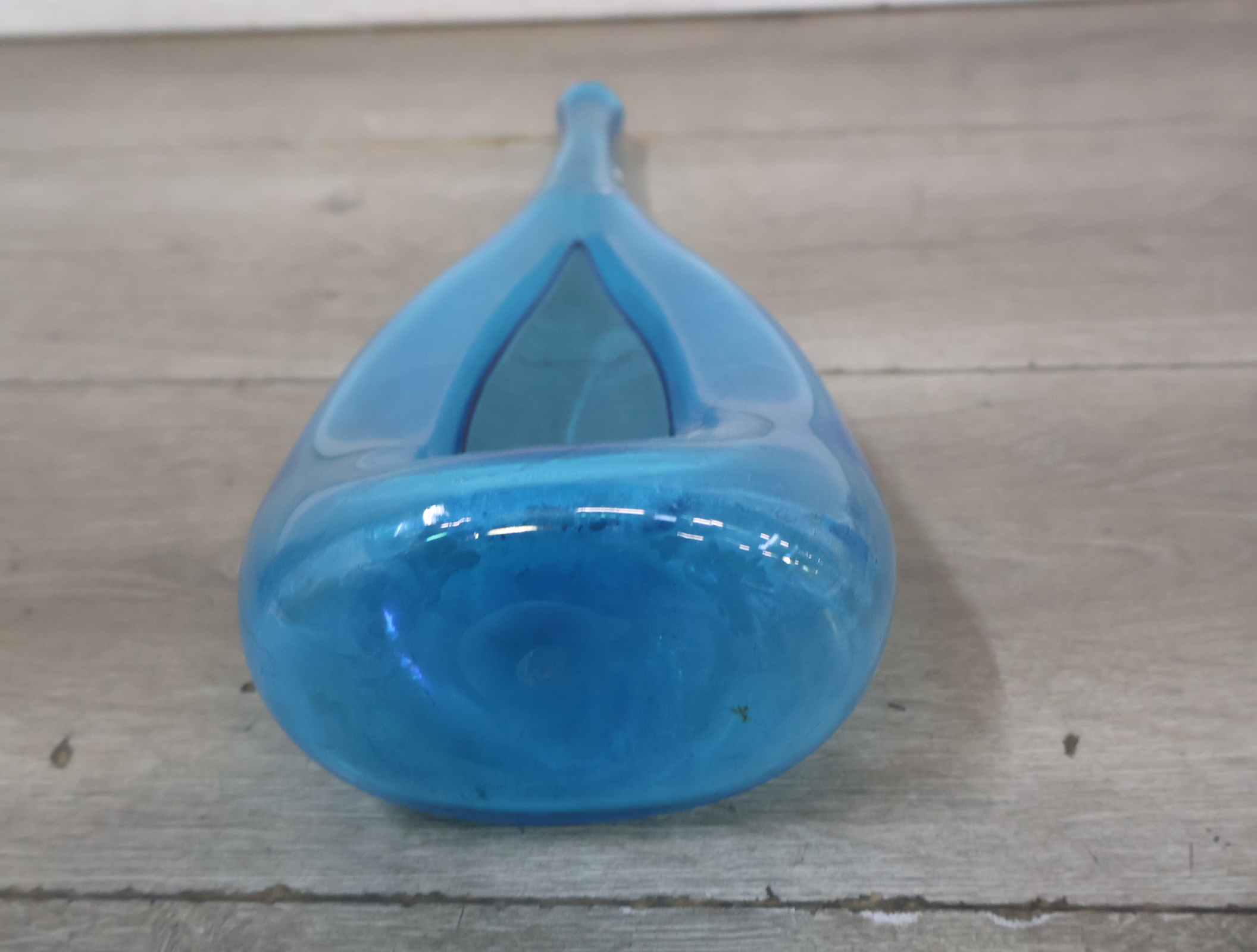 Set van drie blauwe glazen vazen – foto 8 – kavel bij GSD Auctions, Zoeterwoude