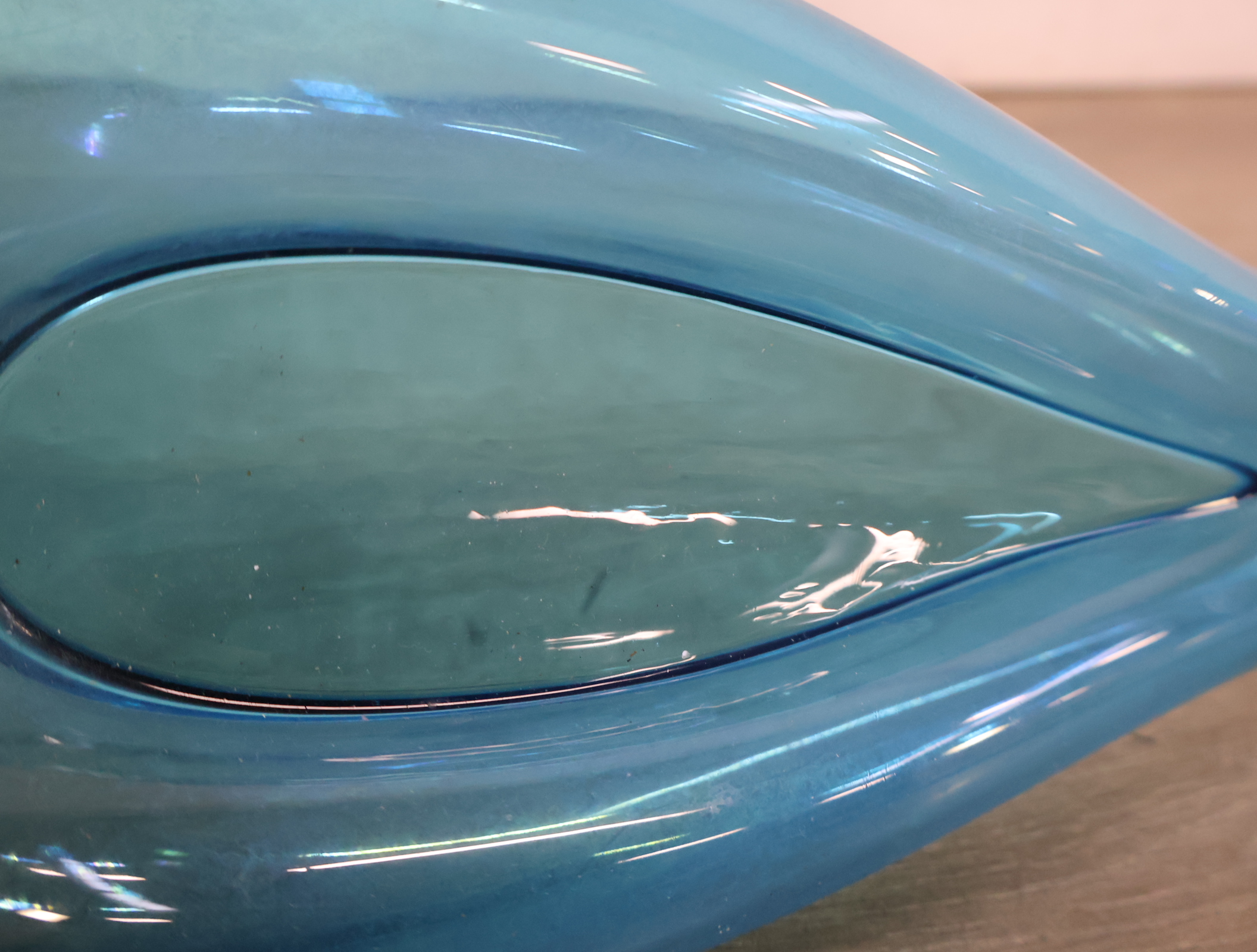 Set van drie blauwe glazen vazen – foto 9 – kavel bij GSD Auctions, Zoeterwoude