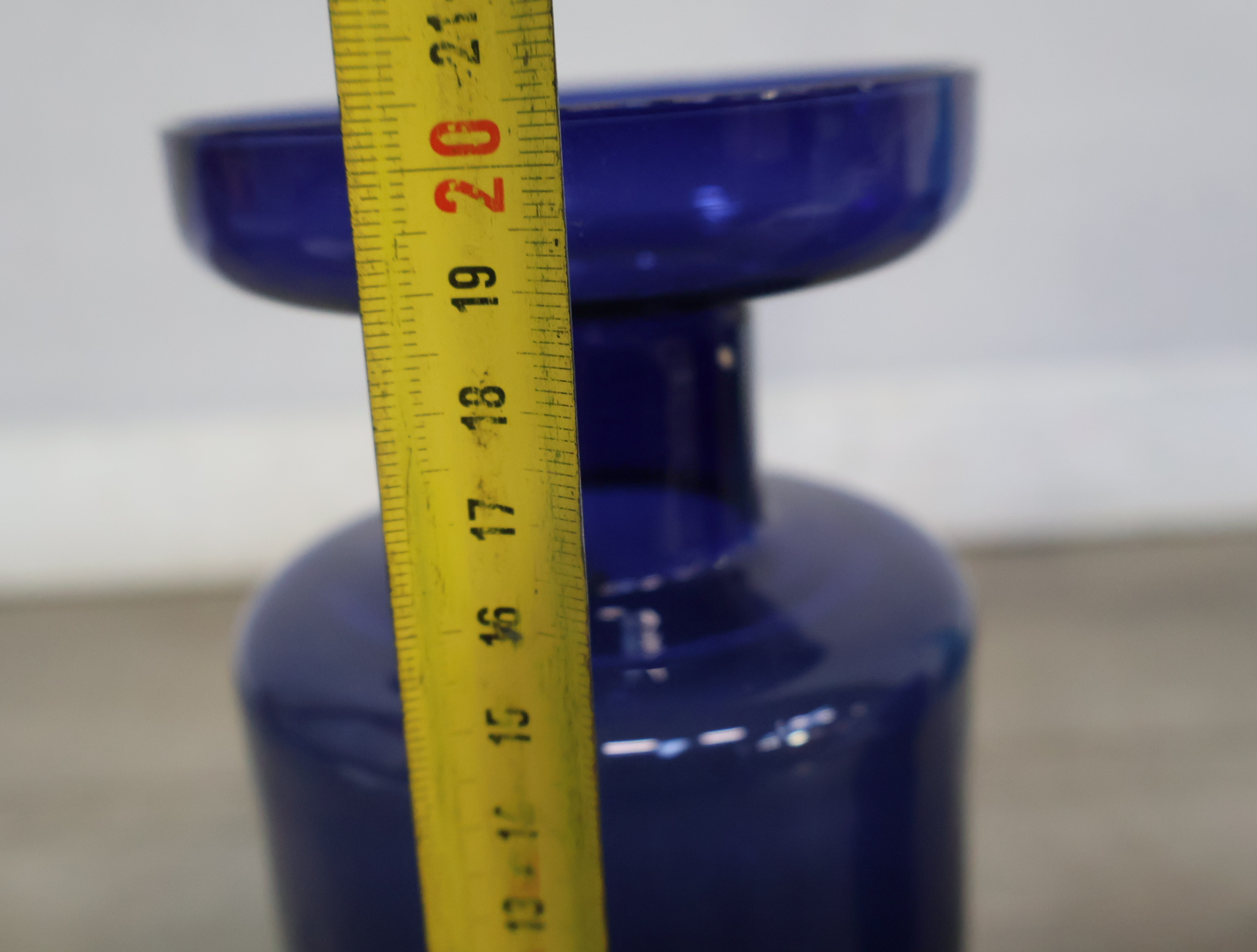 Set van drie blauwe glazen vazen – foto 14 – kavel bij GSD Auctions, Zoeterwoude