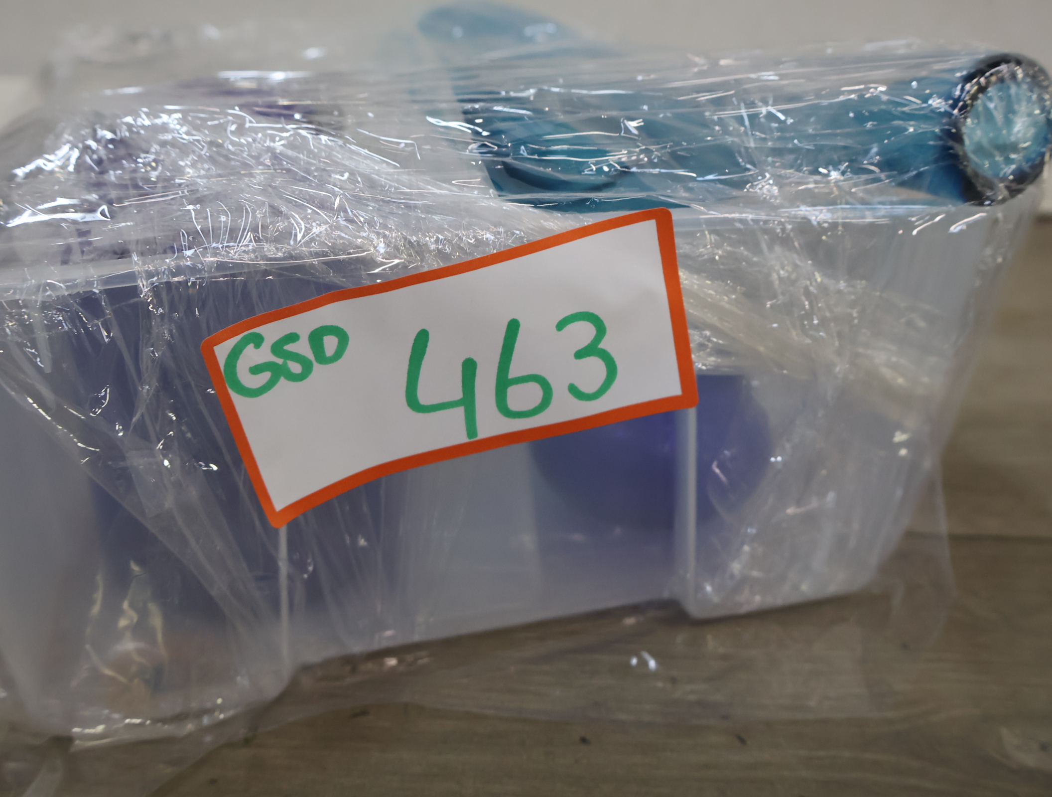 Set van drie blauwe glazen vazen – foto 17 – kavel bij GSD Auctions, Zoeterwoude