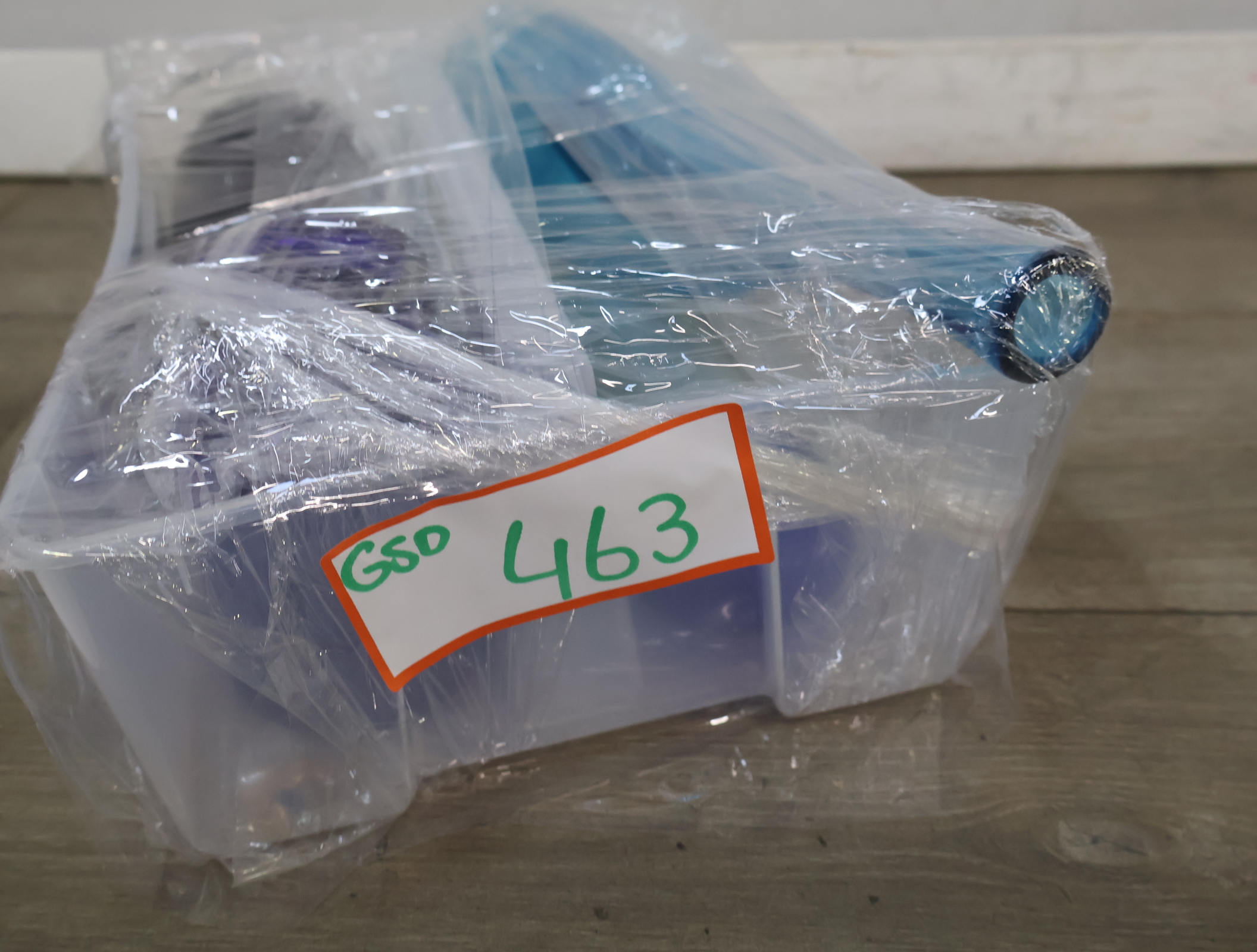Set van drie blauwe glazen vazen – foto 18 – kavel bij GSD Auctions, Zoeterwoude