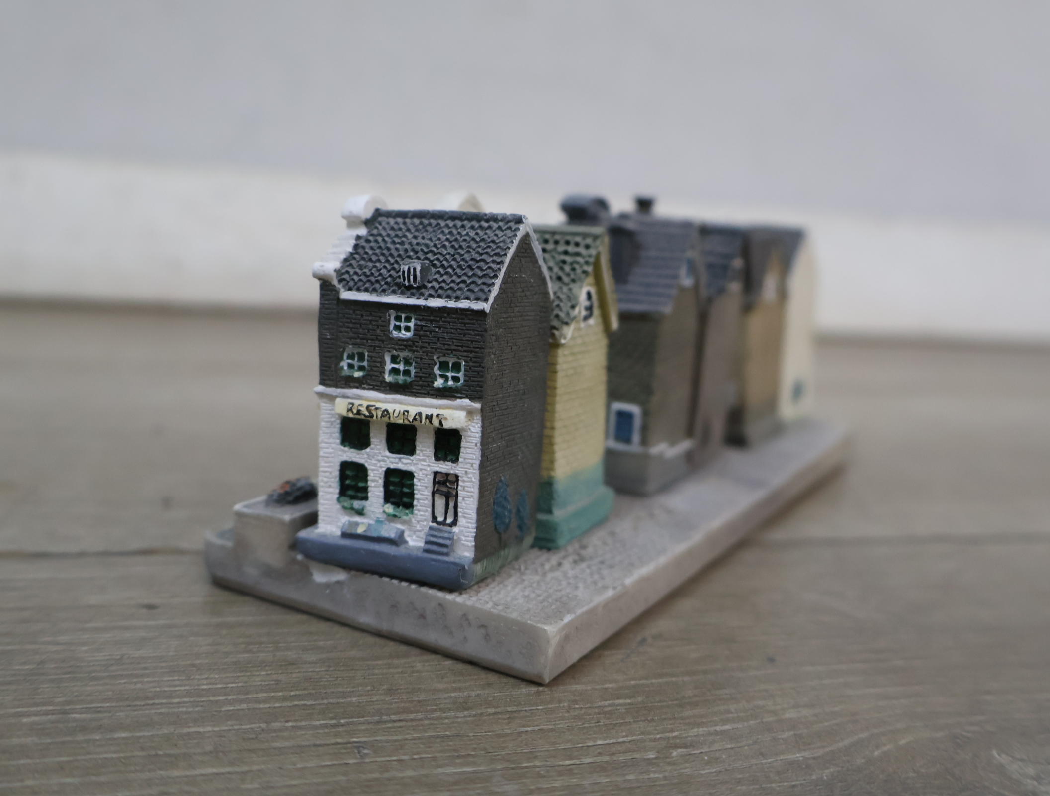Miniatuur Amsterdamse grachtenhuizen decoratie – foto 4 – kavel bij GSD Auctions, Zoeterwoude