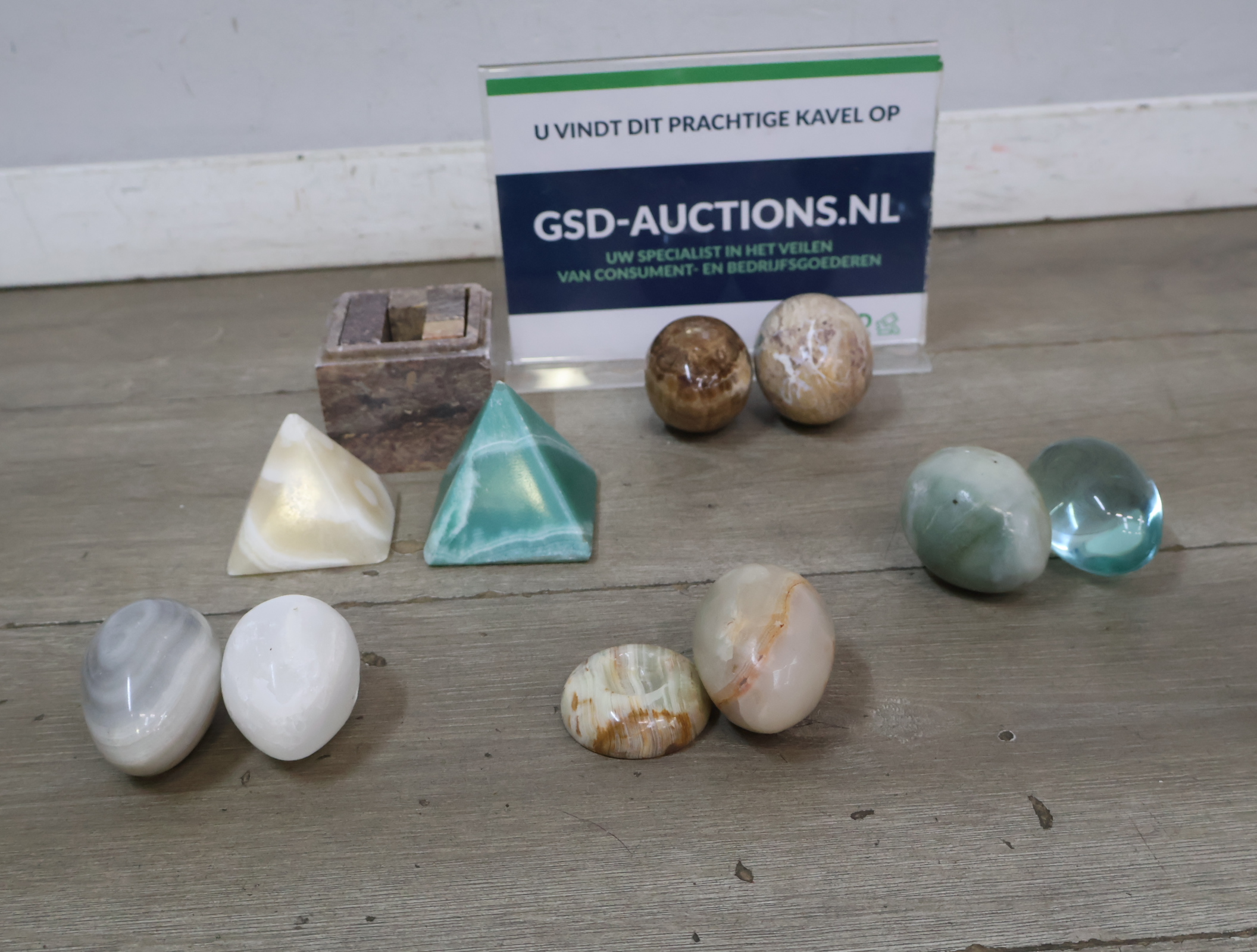 Set van diverse gepolijste en geslepen stenen – kavel bij GSD Auctions, Zoeterwoude