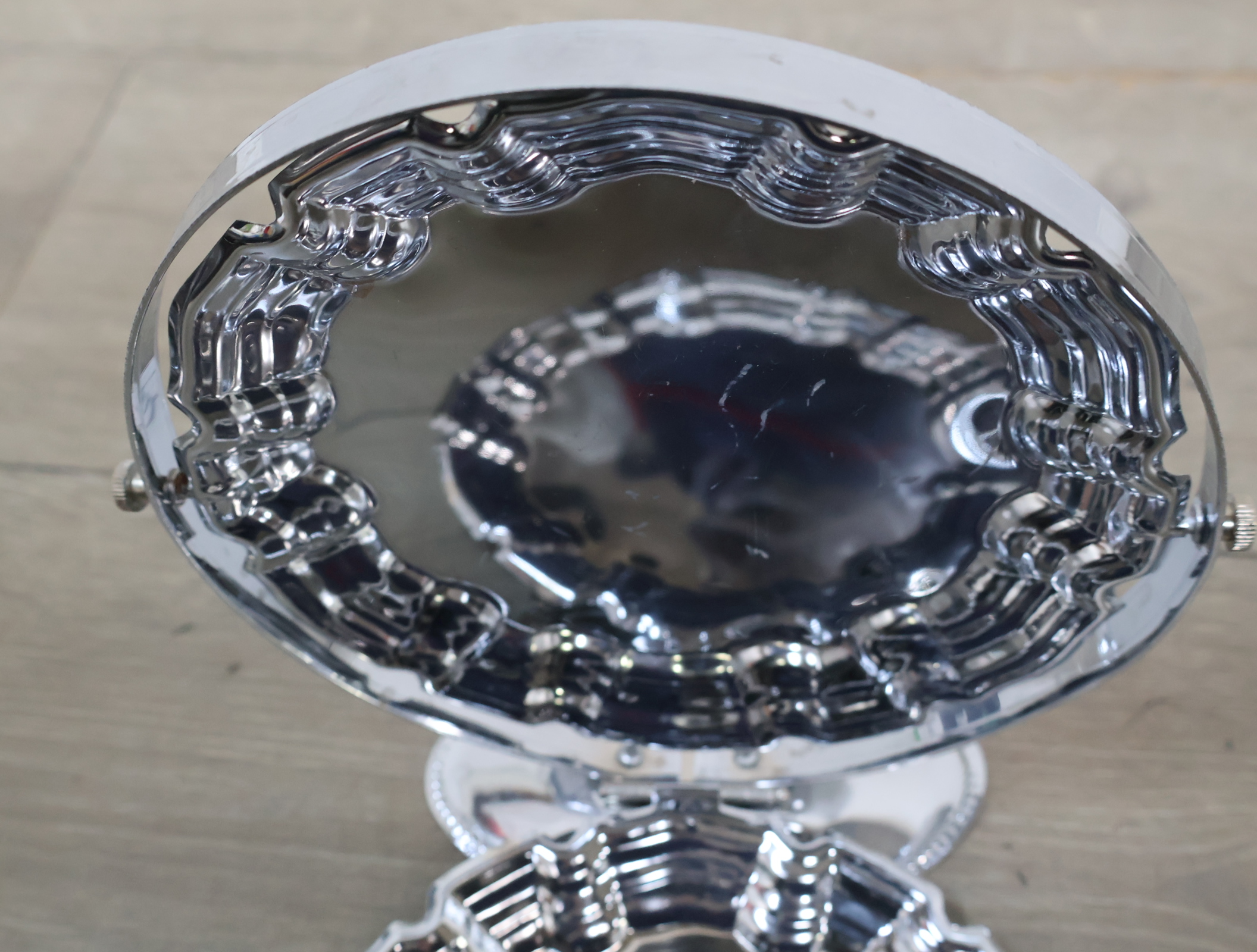 Verzilverde etagère met drie borden – foto 11 – kavel bij GSD Auctions, Zoeterwoude