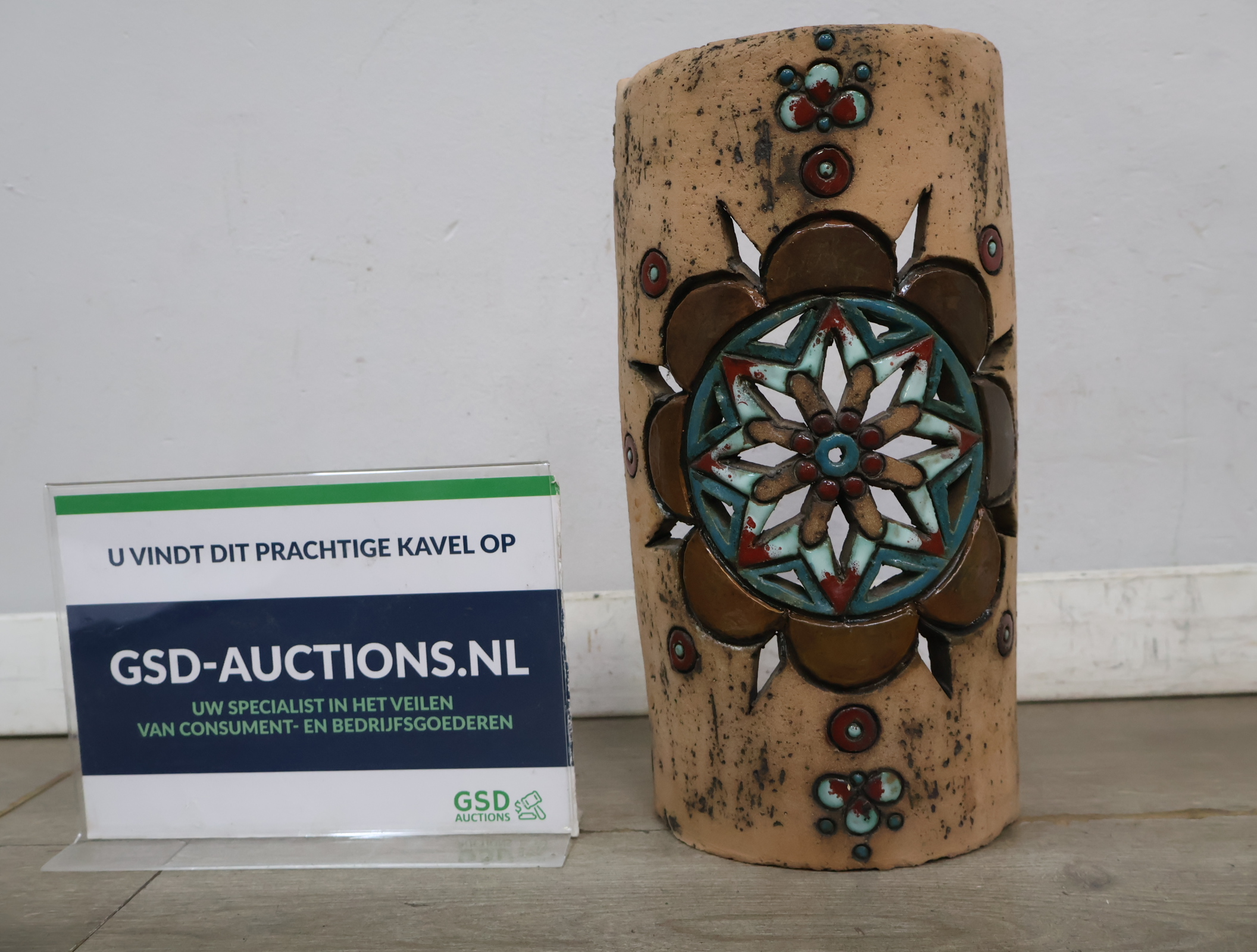 Vintage keramische wandversiering met bloemenmotief – foto 2 – kavel bij GSD Auctions, Zoeterwoude