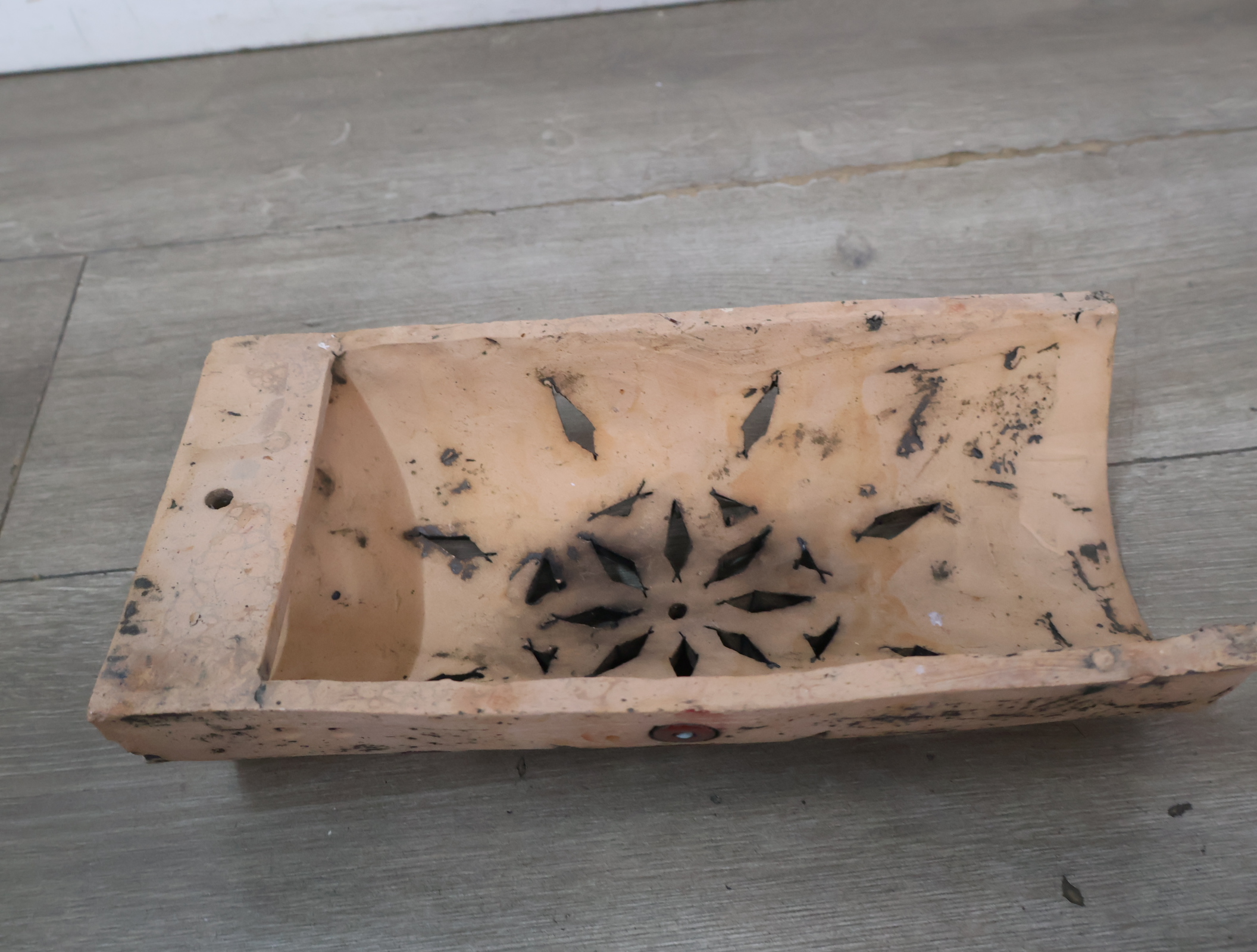 Vintage keramische wandversiering met bloemenmotief – foto 12 – kavel bij GSD Auctions, Zoeterwoude
