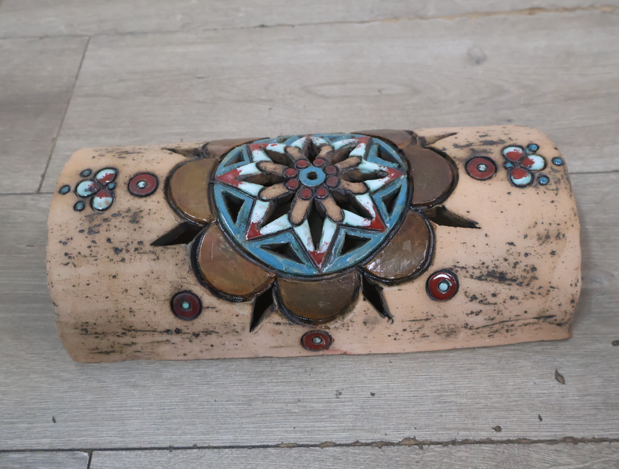 Vintage keramische wandversiering met bloemenmotief – foto 14 – kavel bij GSD Auctions, Zoeterwoude