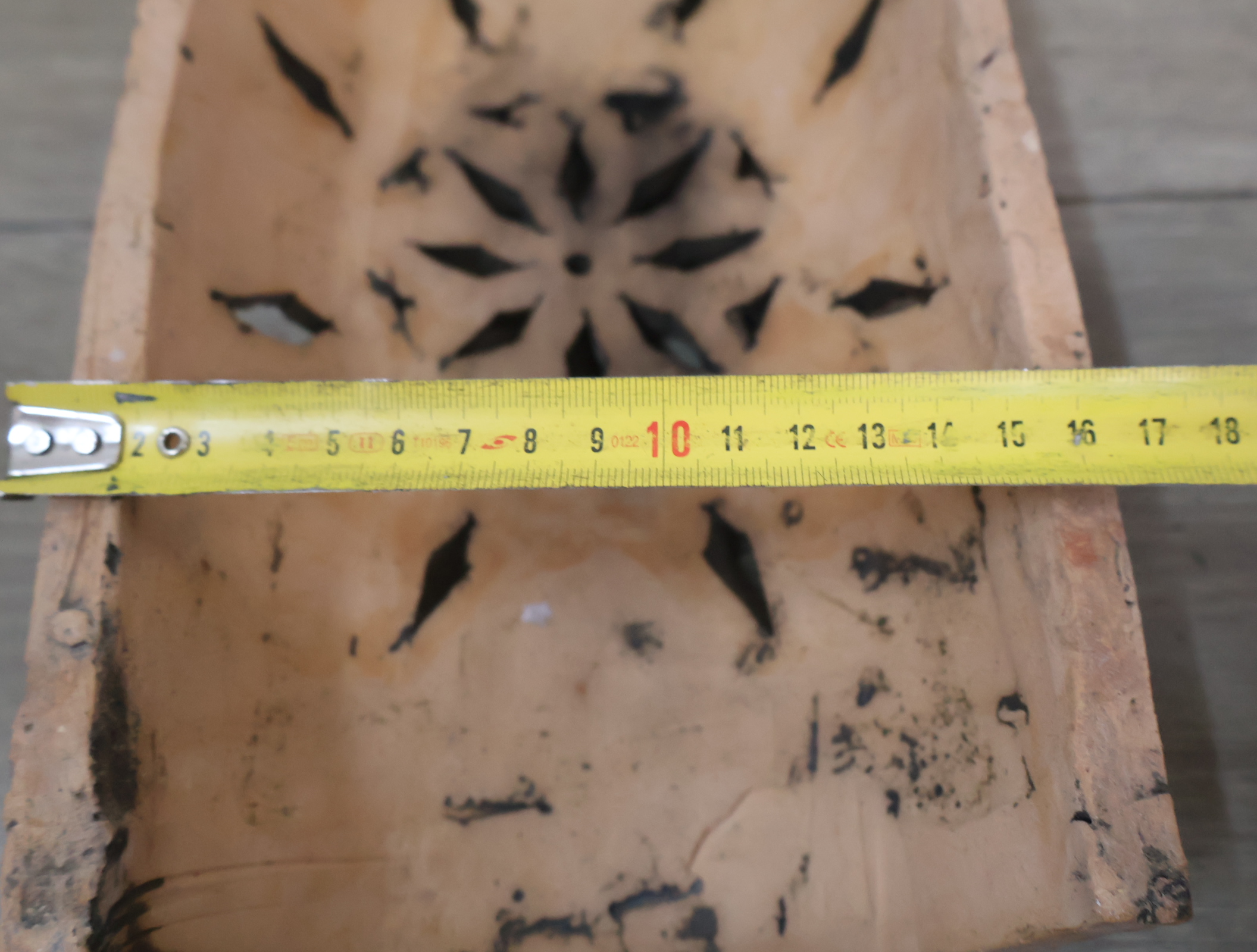 Vintage keramische wandversiering met bloemenmotief – foto 17 – kavel bij GSD Auctions, Zoeterwoude