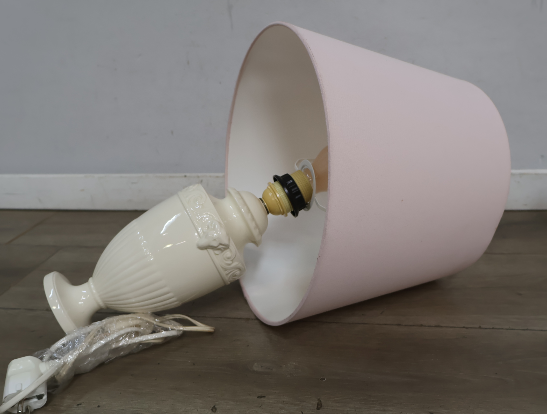 Wedgwood Tafellamp – foto 7 – kavel bij GSD Auctions, Zoeterwoude