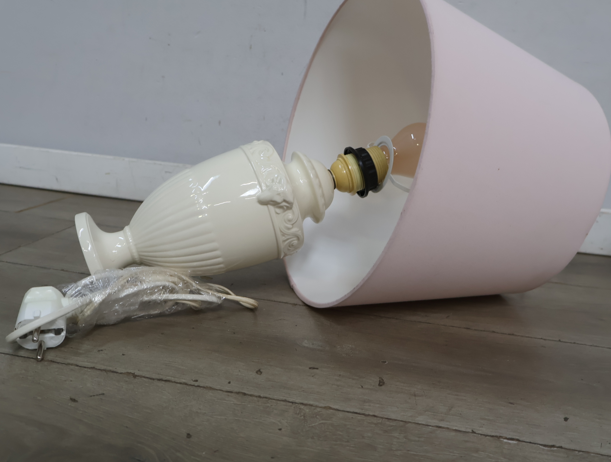 Wedgwood Tafellamp – foto 8 – kavel bij GSD Auctions, Zoeterwoude