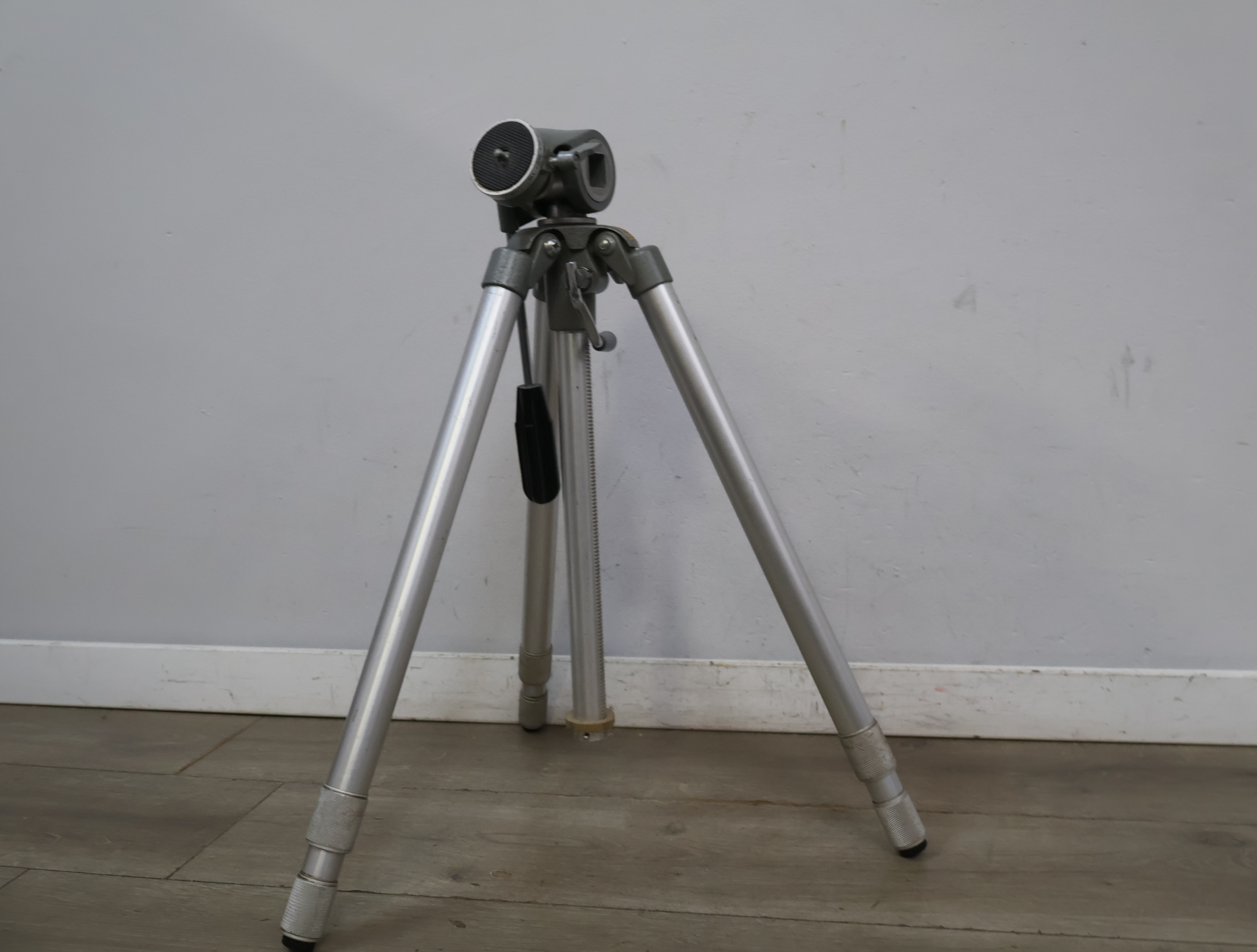 Aluminium camerastatief – foto 3 – kavel bij GSD Auctions, Zoeterwoude