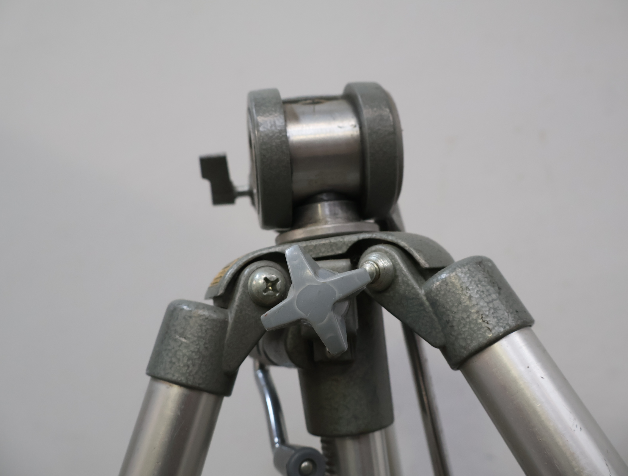 Aluminium camerastatief – foto 7 – kavel bij GSD Auctions, Zoeterwoude
