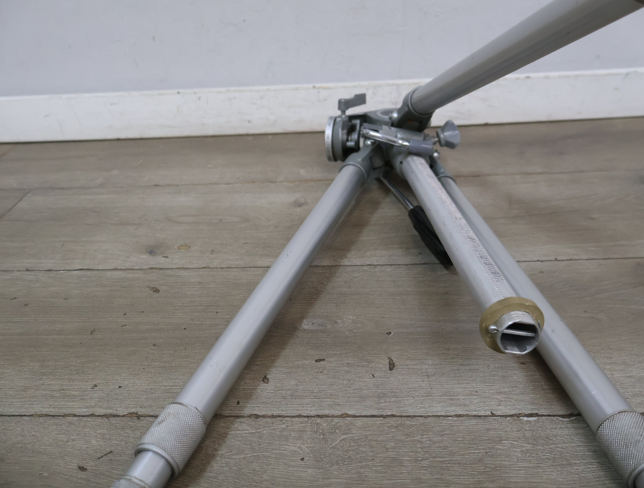 Aluminium camerastatief – foto 10 – kavel bij GSD Auctions, Zoeterwoude